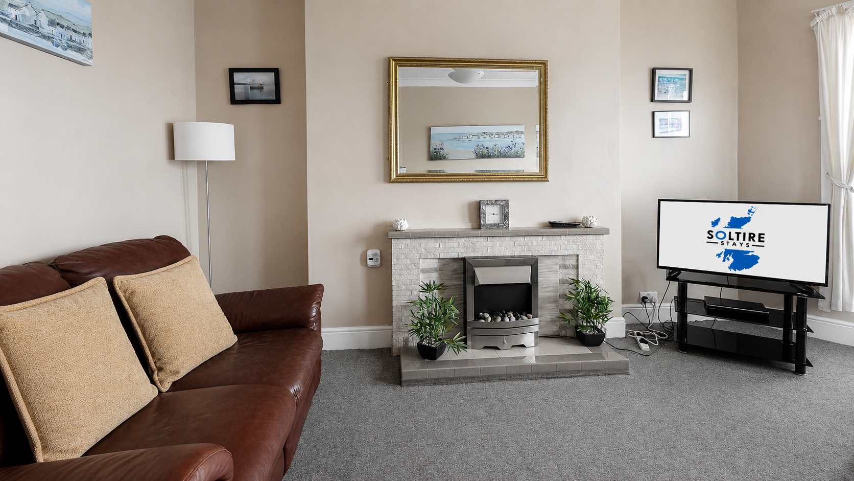 Breathtaking Sea-View Apartment Steps from Rothesay Harbor in East Princes Street 27 PA20 9DL - Property image 8 - VivreStays