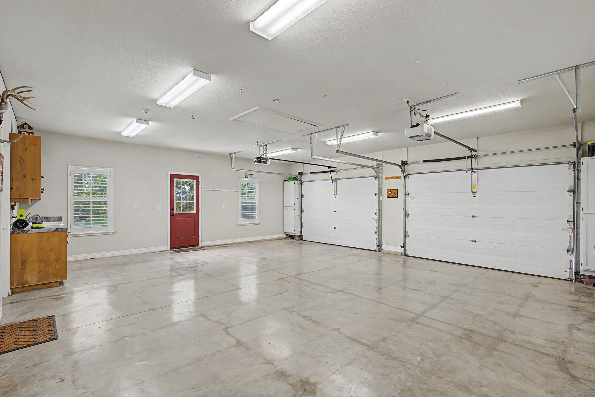 River House | 4-BDR Luxury Riverfront Estate | Photo 39