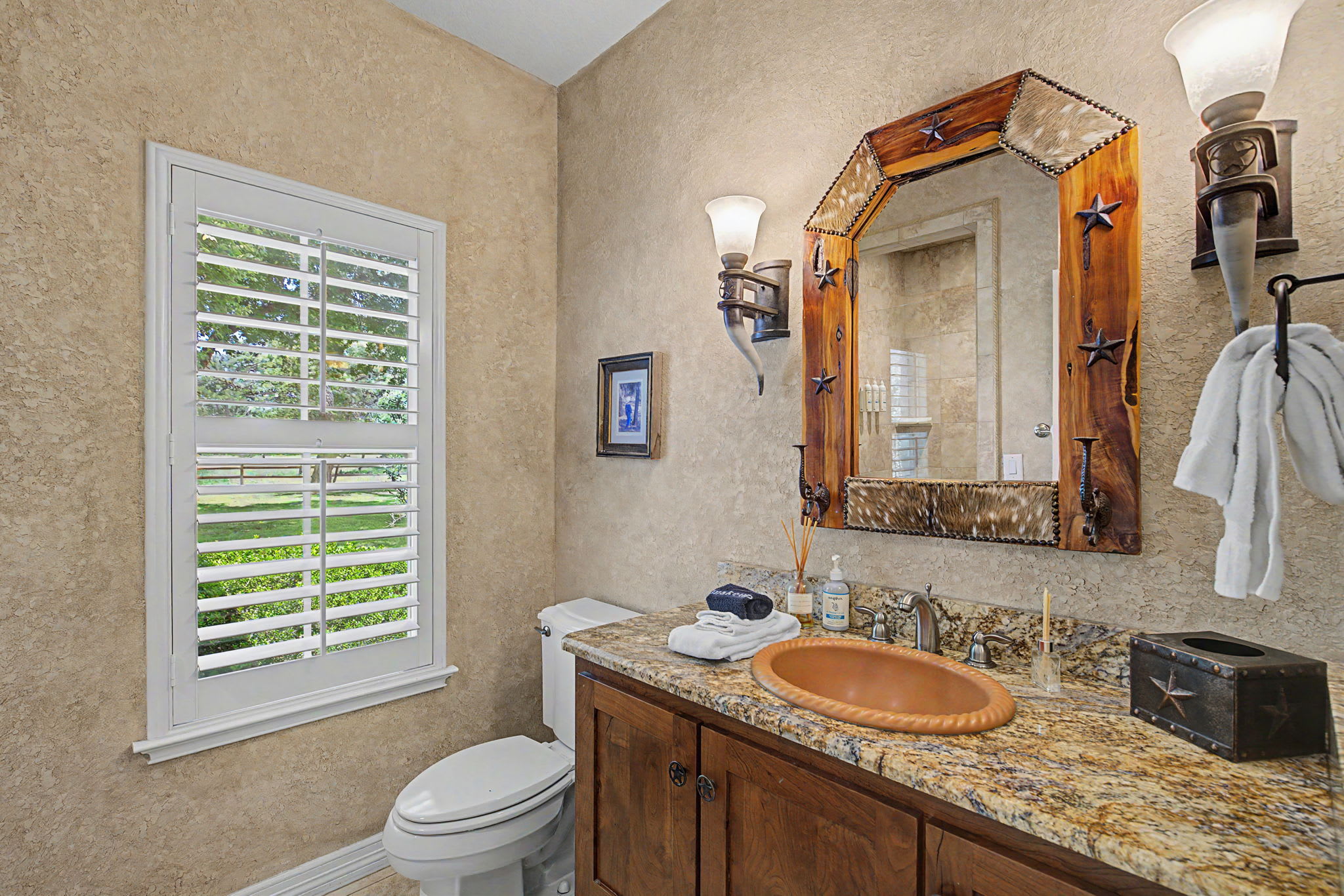 River House | 4-BDR Luxury Riverfront Estate | Photo 31