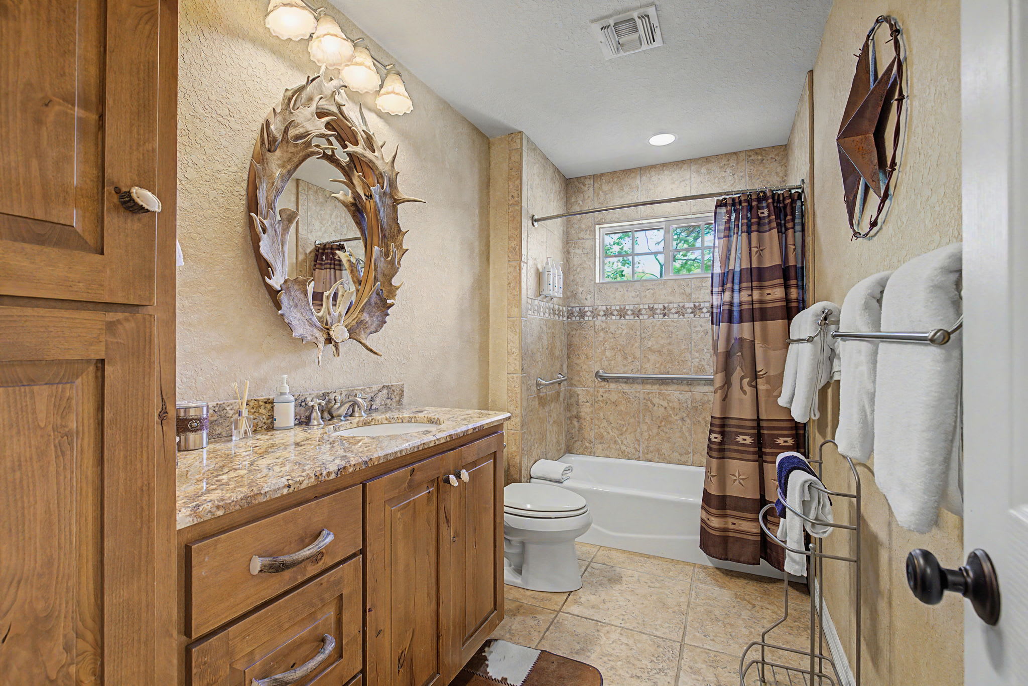 River House | 4-BDR Luxury Riverfront Estate | Photo 27