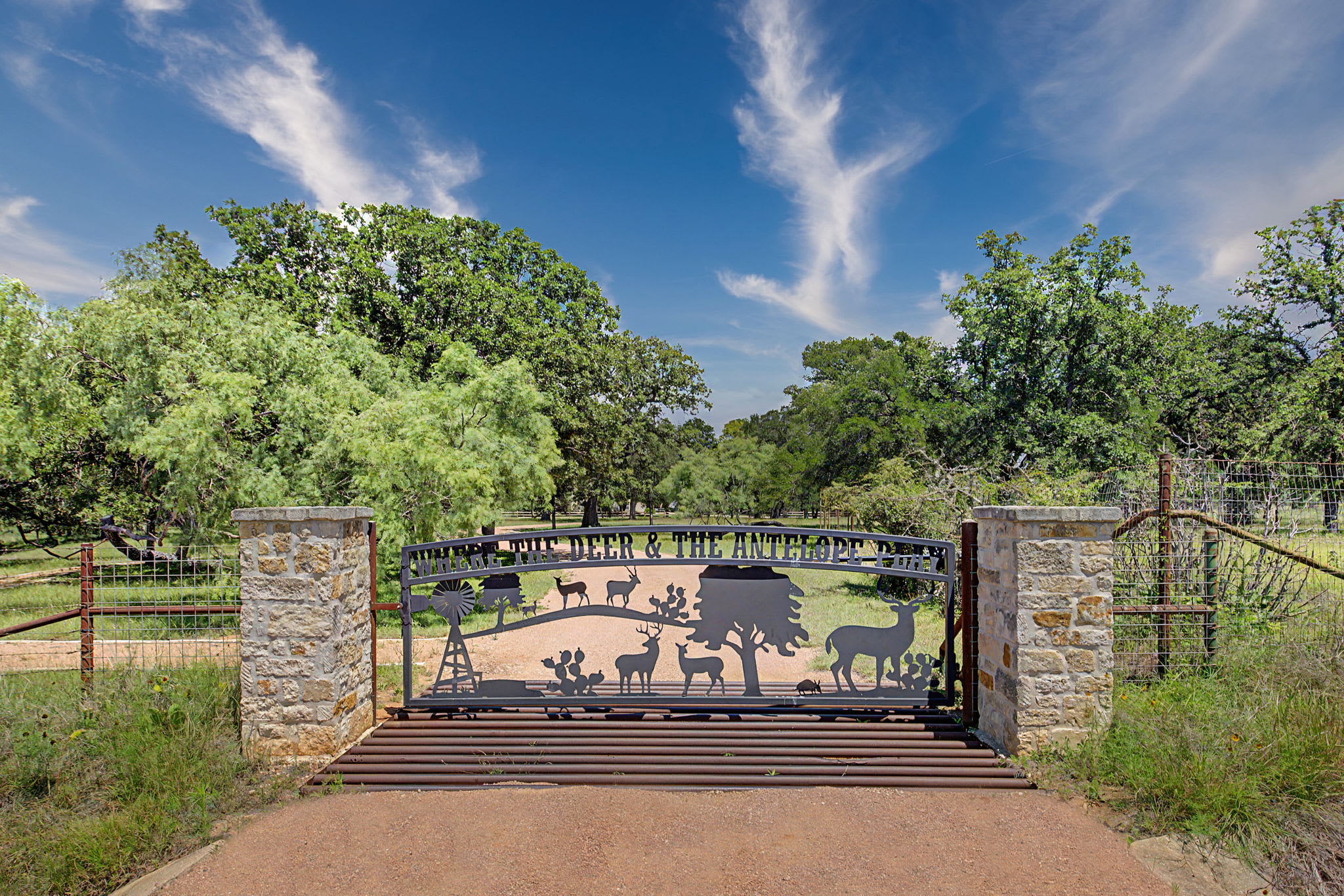 River House | 4-BDR Luxury Riverfront Estate | Photo 2