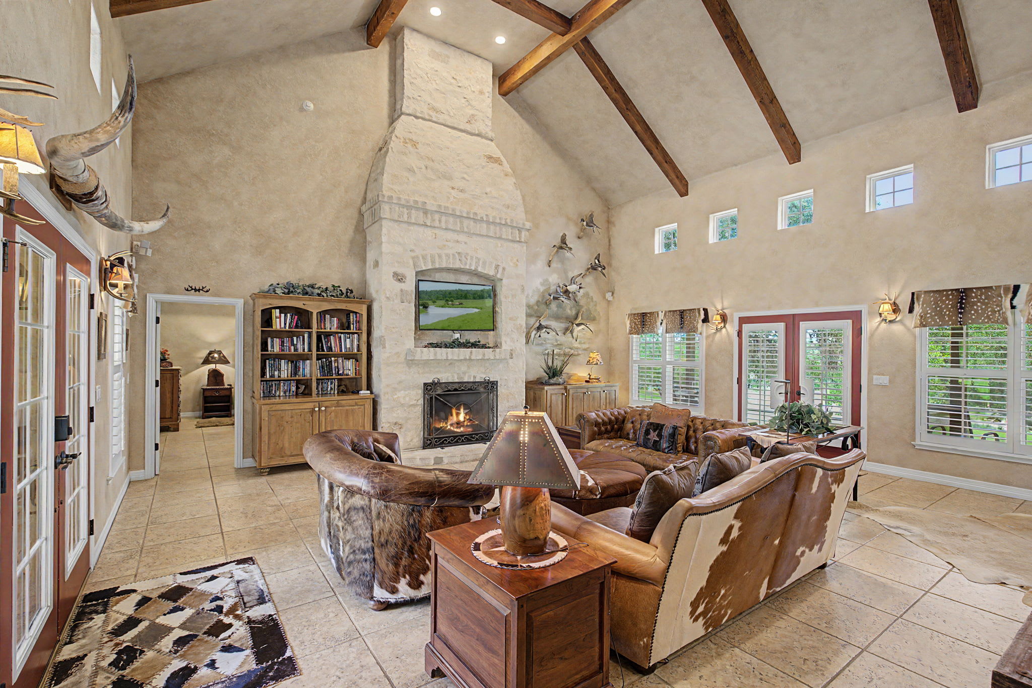 River House | 4-BDR Luxury Riverfront Estate | Photo 7