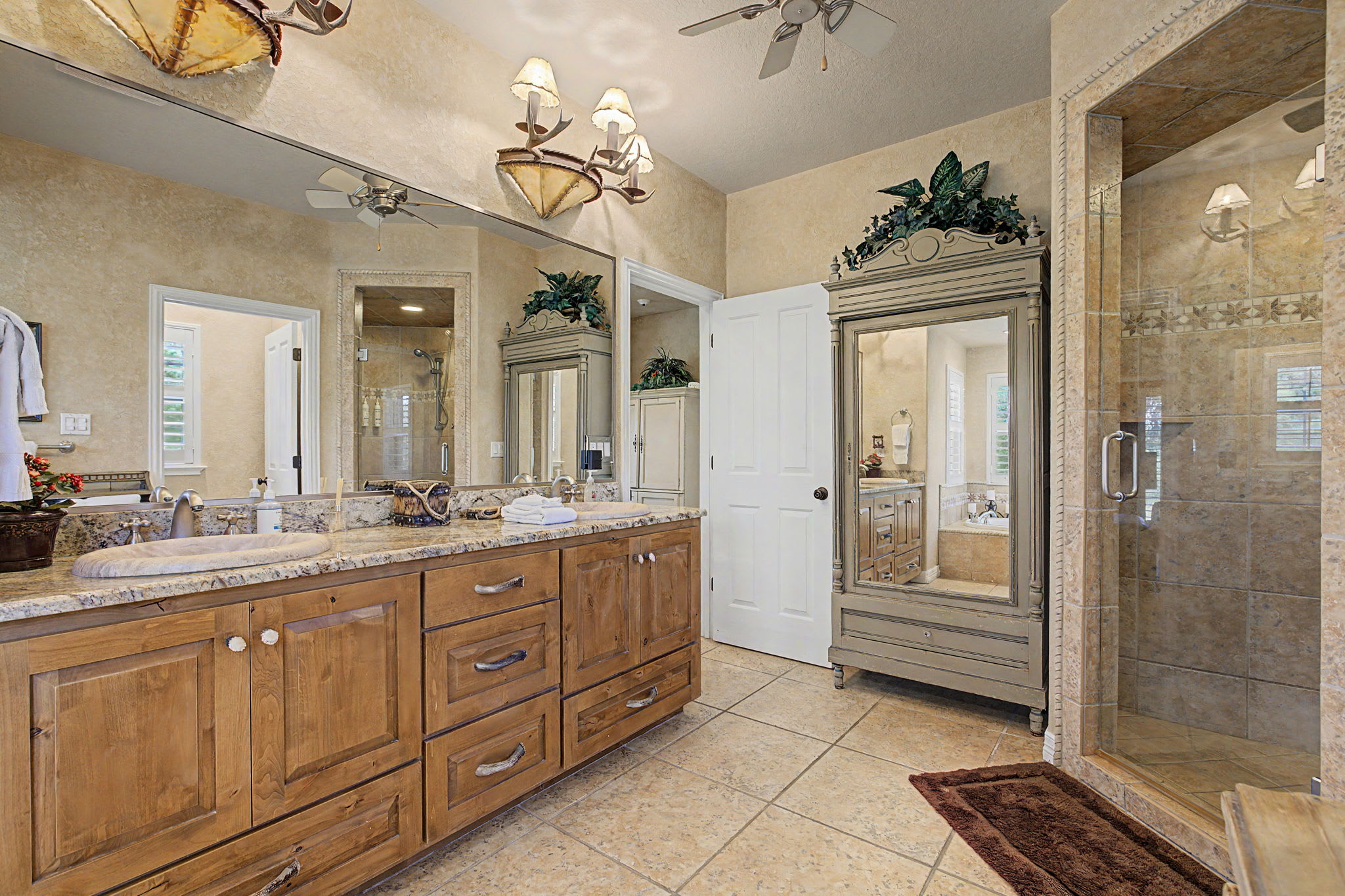 River House | 4-BDR Luxury Riverfront Estate | Photo 11