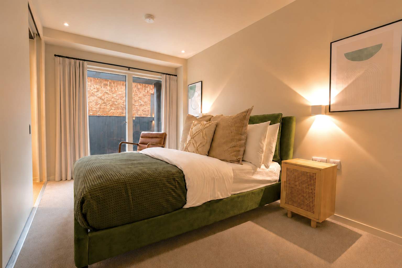Stylish 1BR I Private Balcony I Sleeps 3 - City