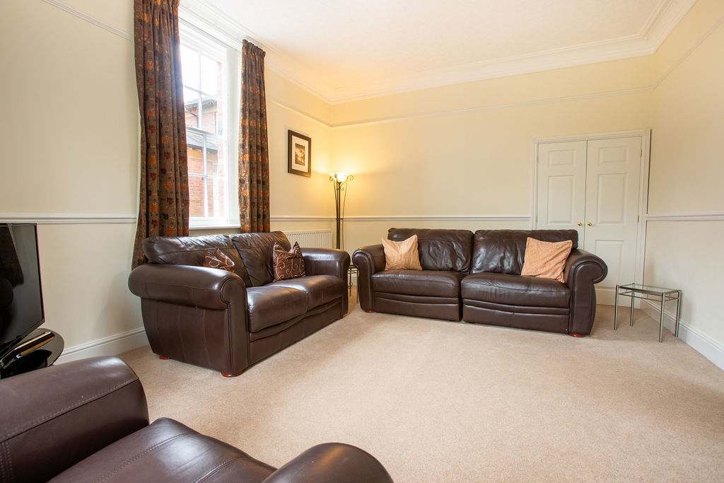 Spacious Historic Home In Cockermouth With Parking