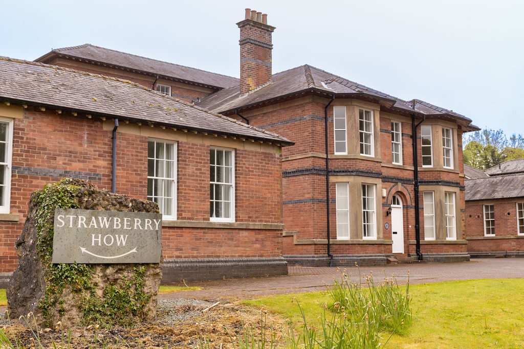 Spacious Historic Home In Cockermouth With Parking