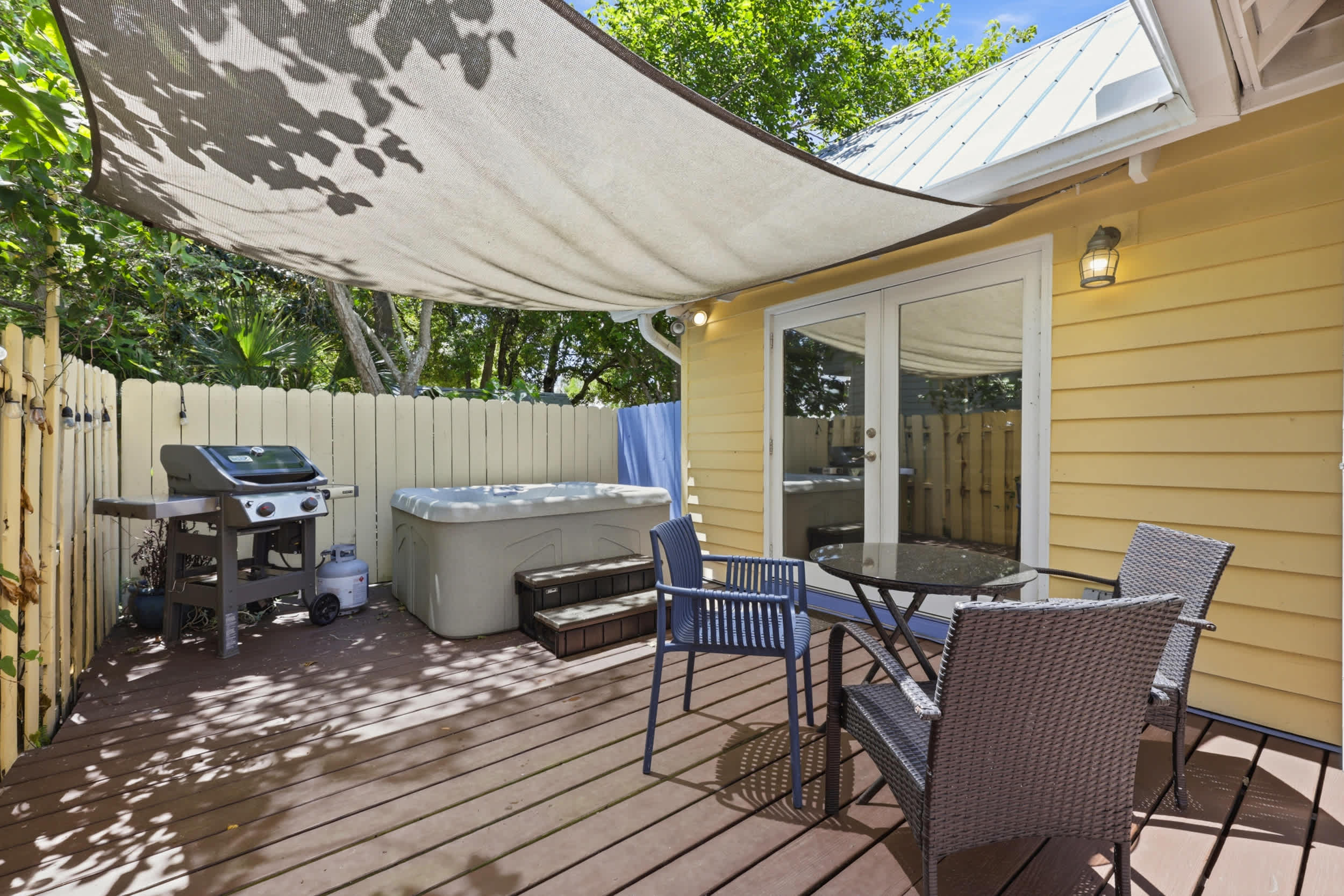 Bask in bubbling bliss in the private hot tub or dine alfresco in the Florida sunshine​