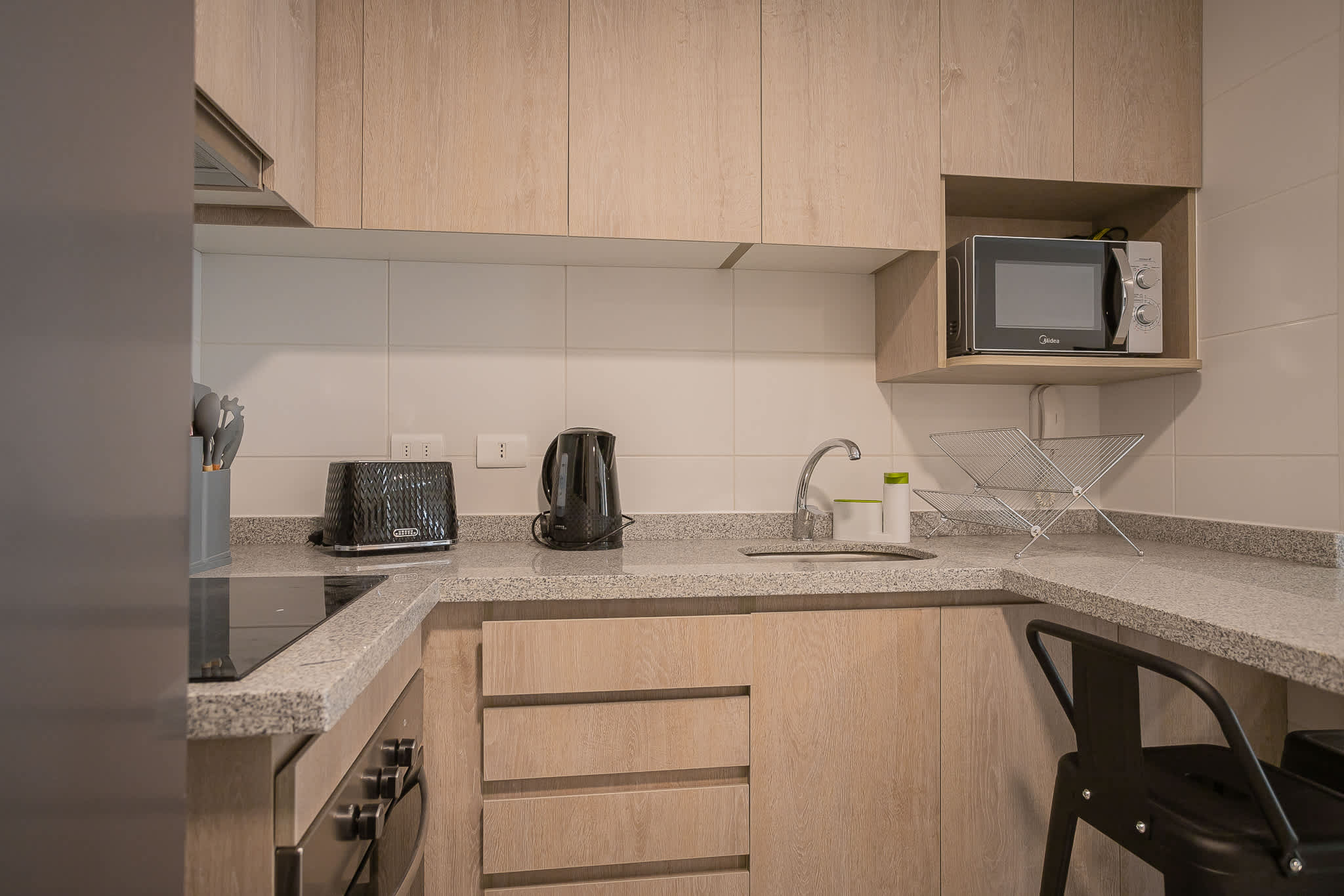 Modern and fully equipped kitchen with sleek appliances, perfect for preparing meals during your stay.