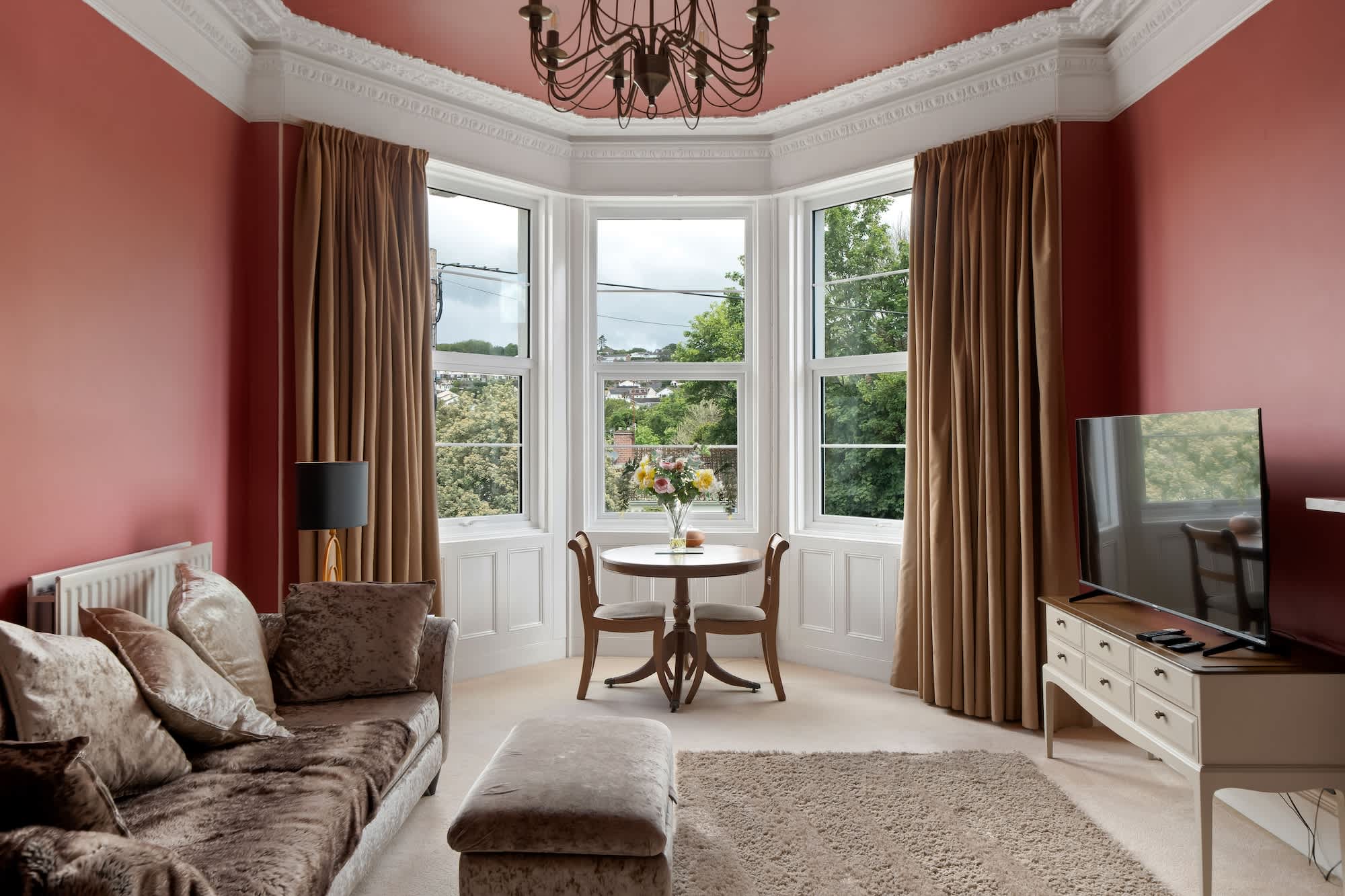 Beautiful Victorian Apartment, Parking & Garden