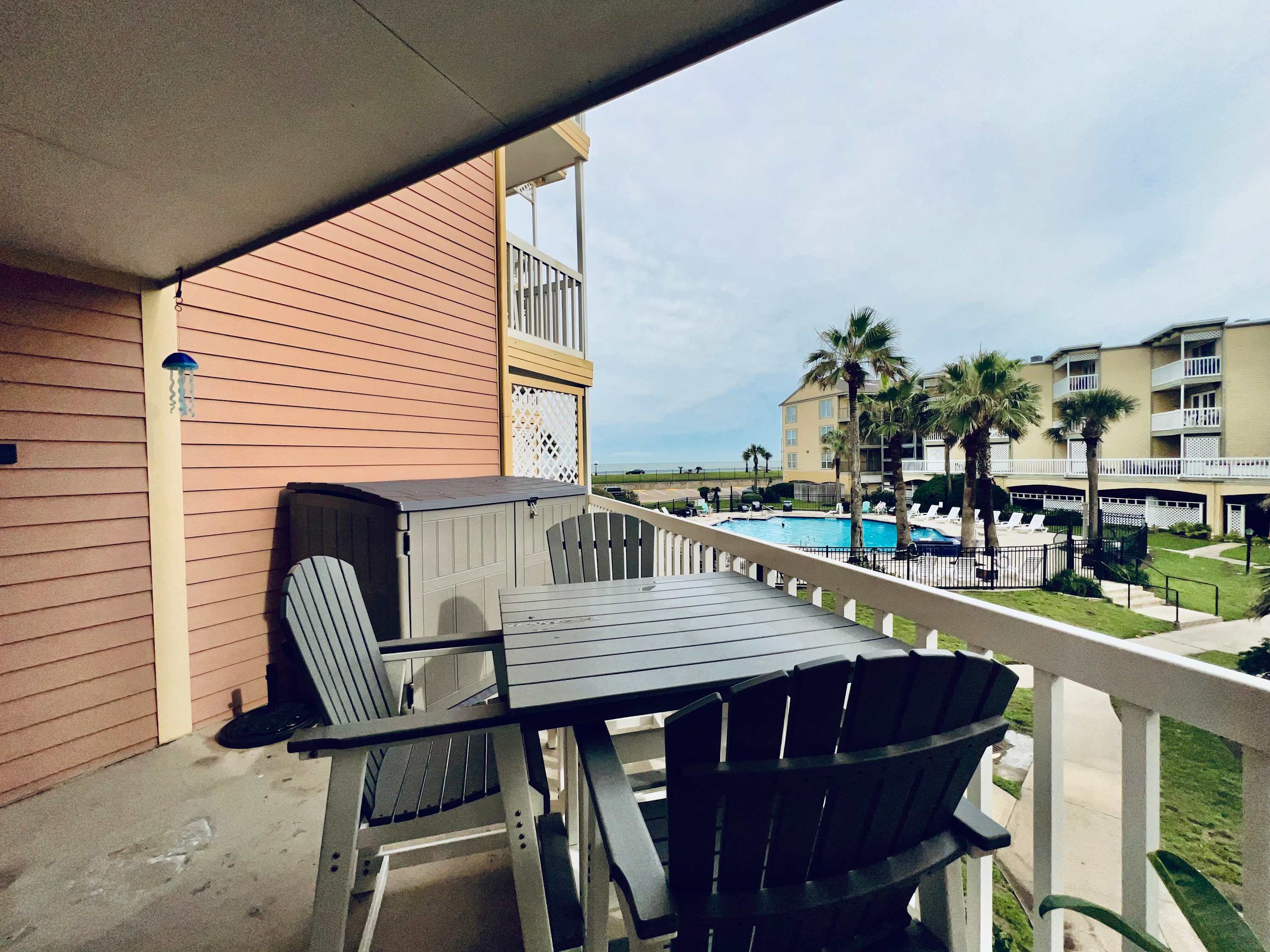 The Jellyfish – Resort-style 7