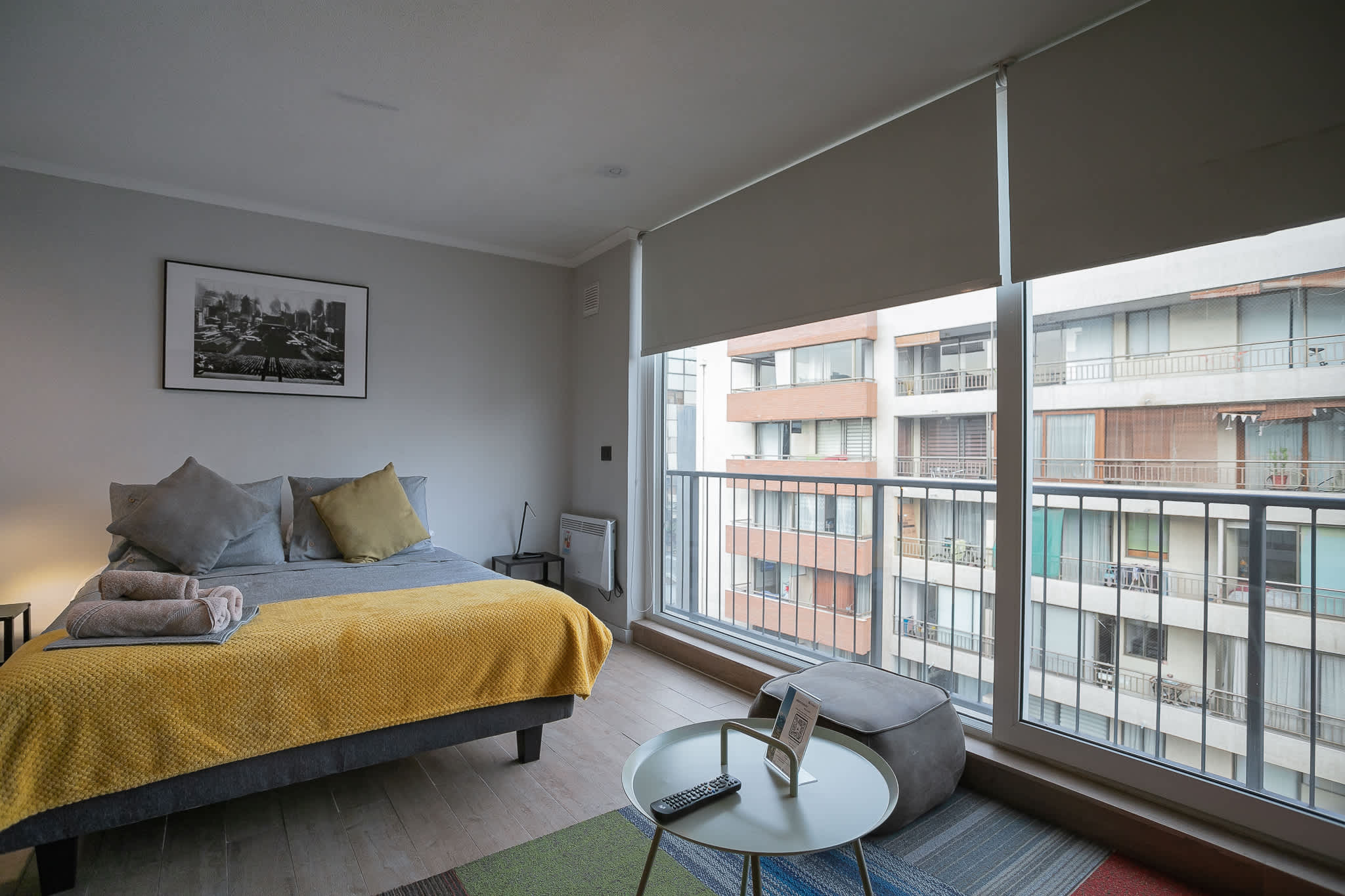 Relax in this cozy studio with a stunning city view, perfect for a peaceful retreat in the heart of the city.
