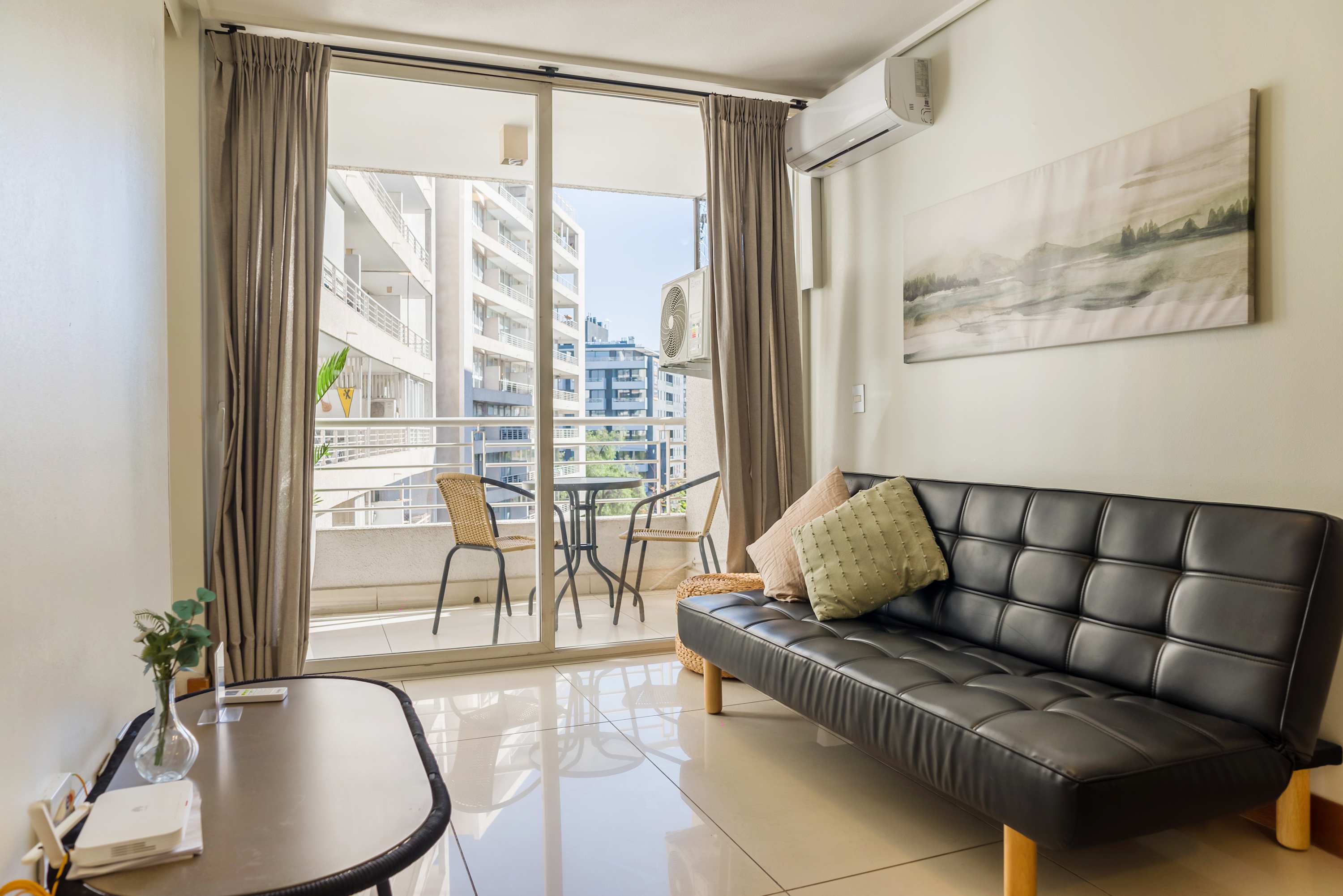 Modern Chic Oasis: Sophisticated Las Condes Stay