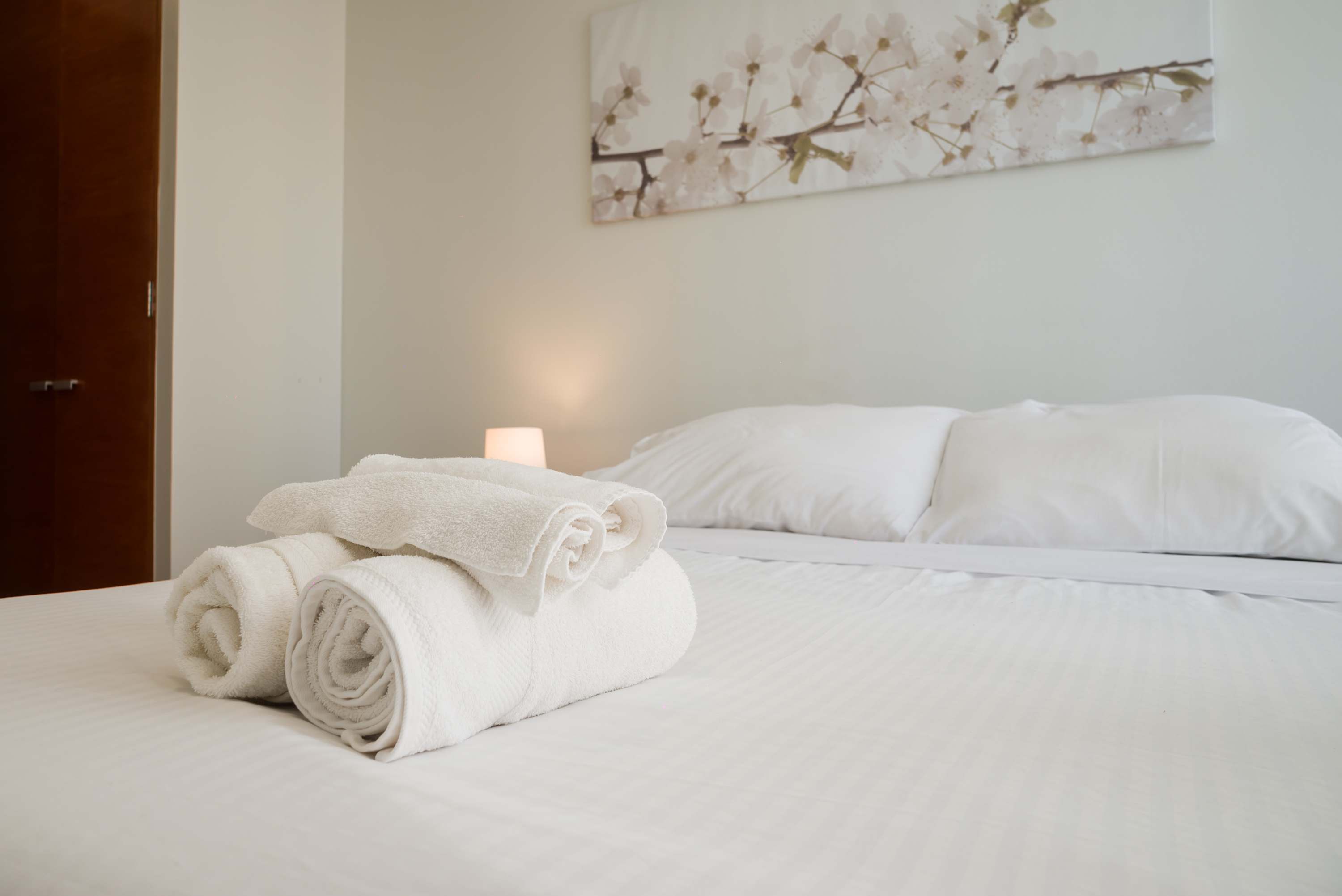 Modern Chic Oasis: Sophisticated Las Condes Stay