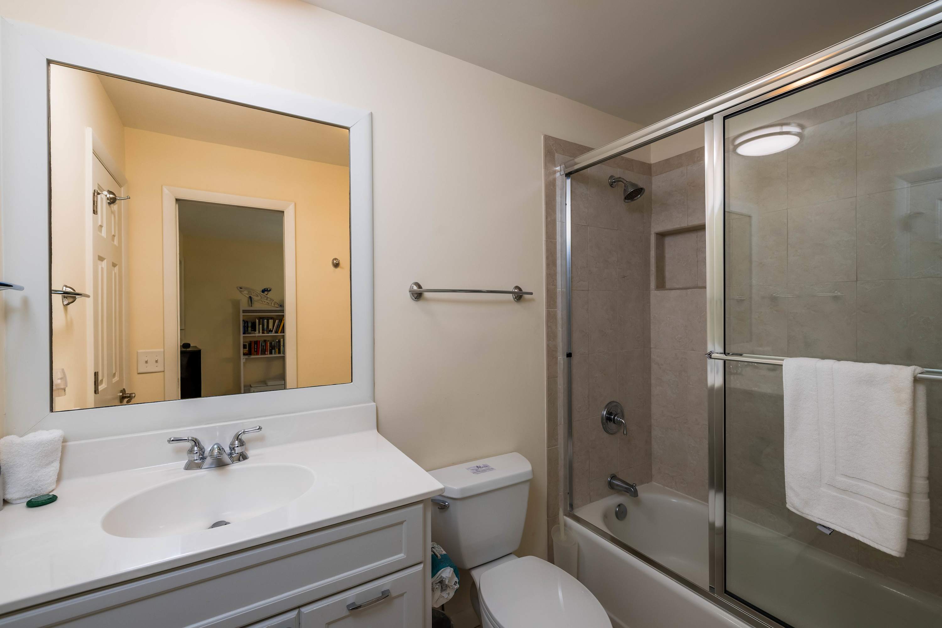 Guest bedroom 1 with en suite full bath