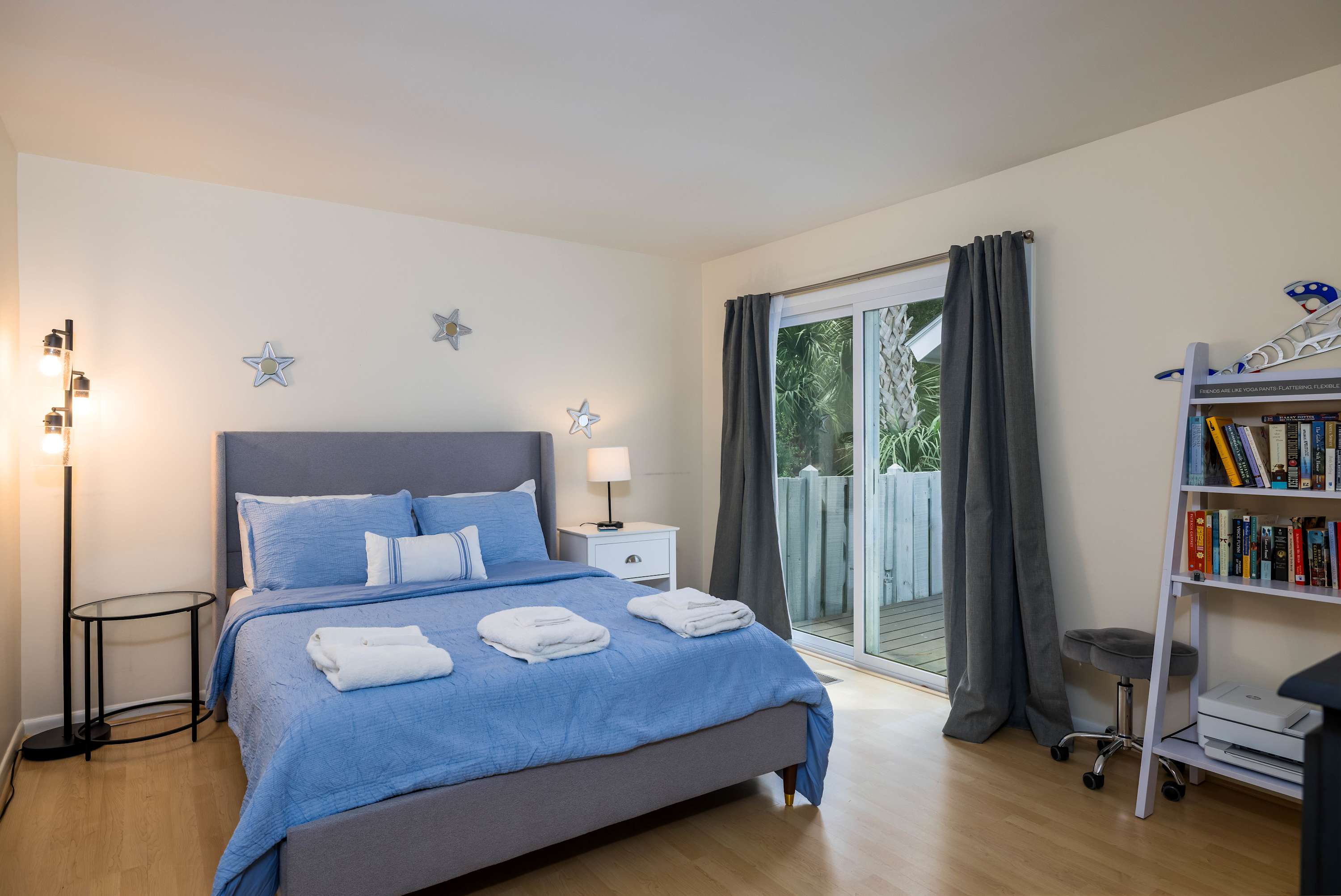 Second guest bedroom with en suite full bath