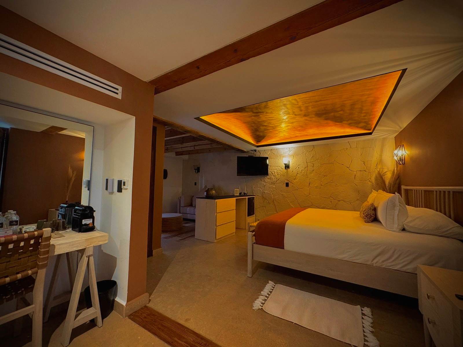 Casa Laja Hotel - Designer King Suite
