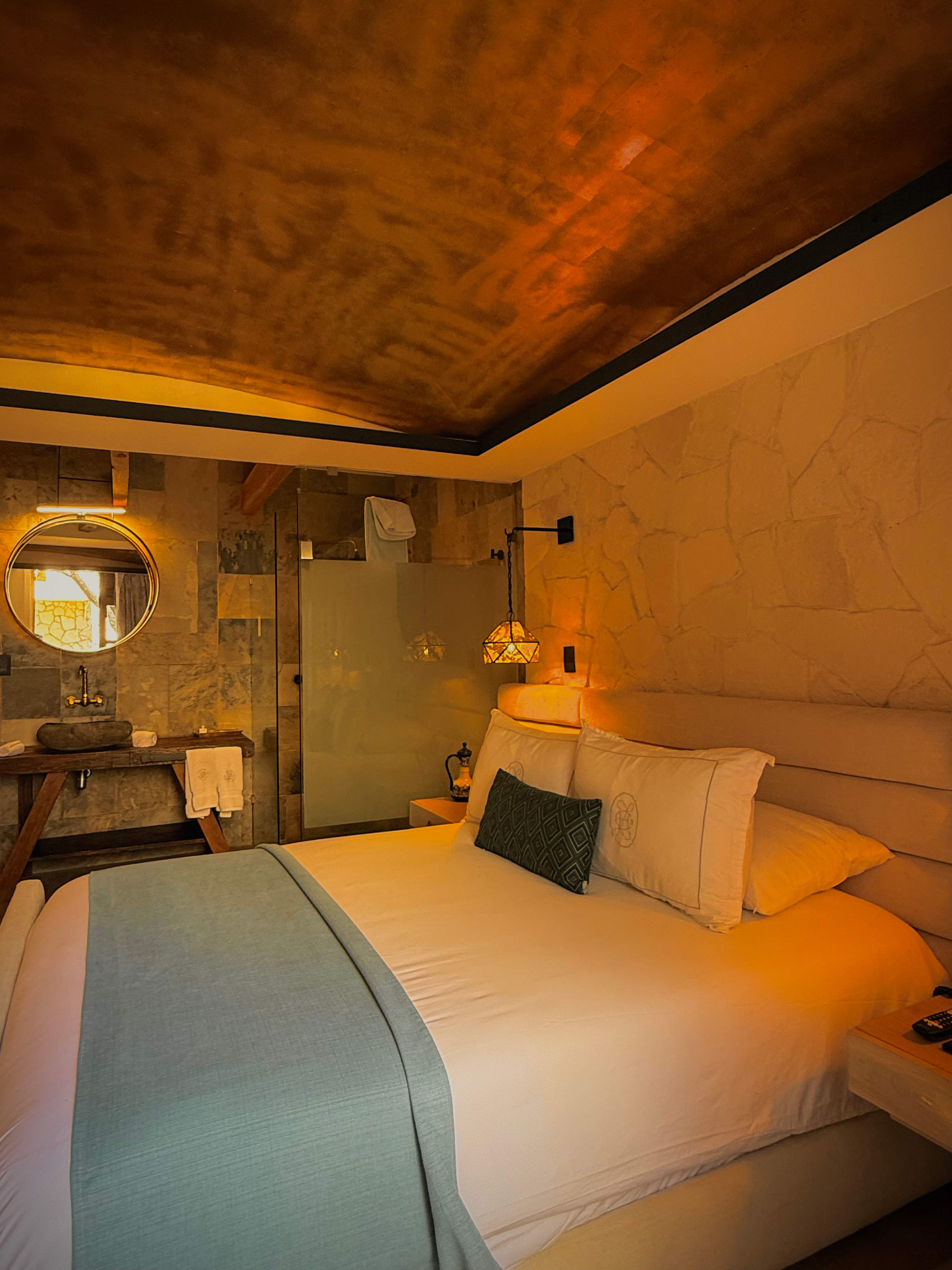 Casa Laja Hotel - Designer Queen Stay with Balcony
