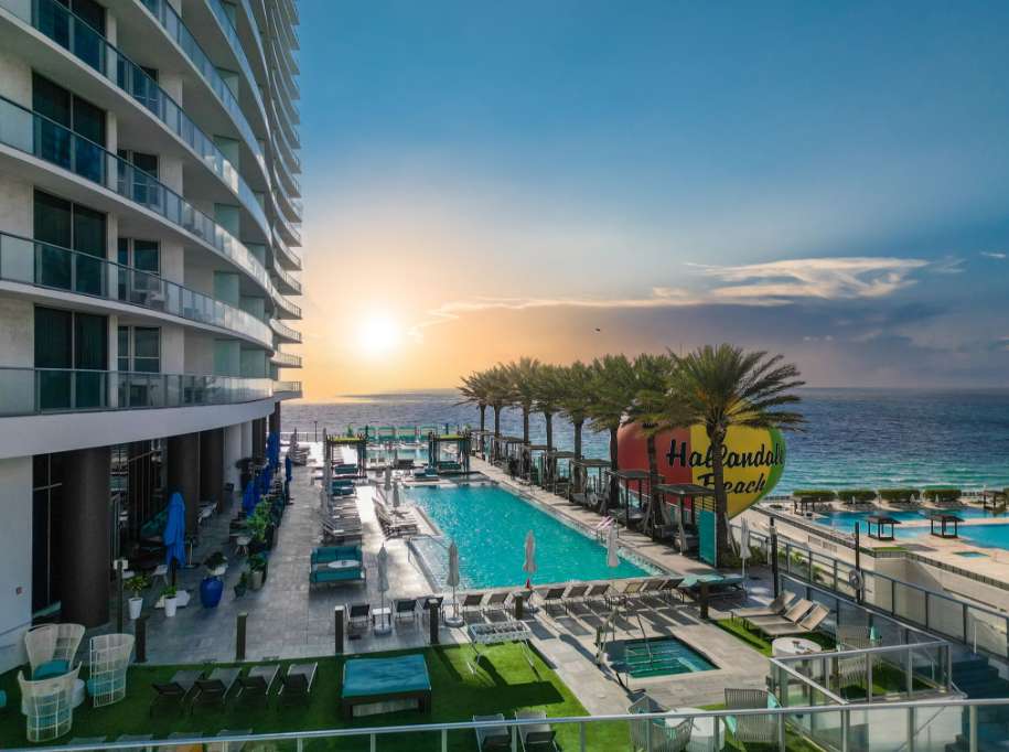 Cozy 1BR - Oceanview Balcony and Pools