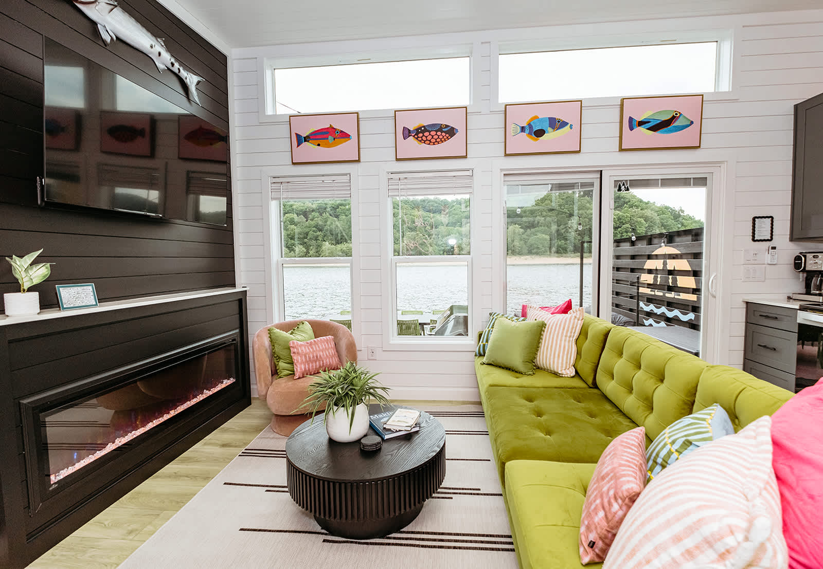 Sunsetter - Luxury Floating Home on Cumberland
