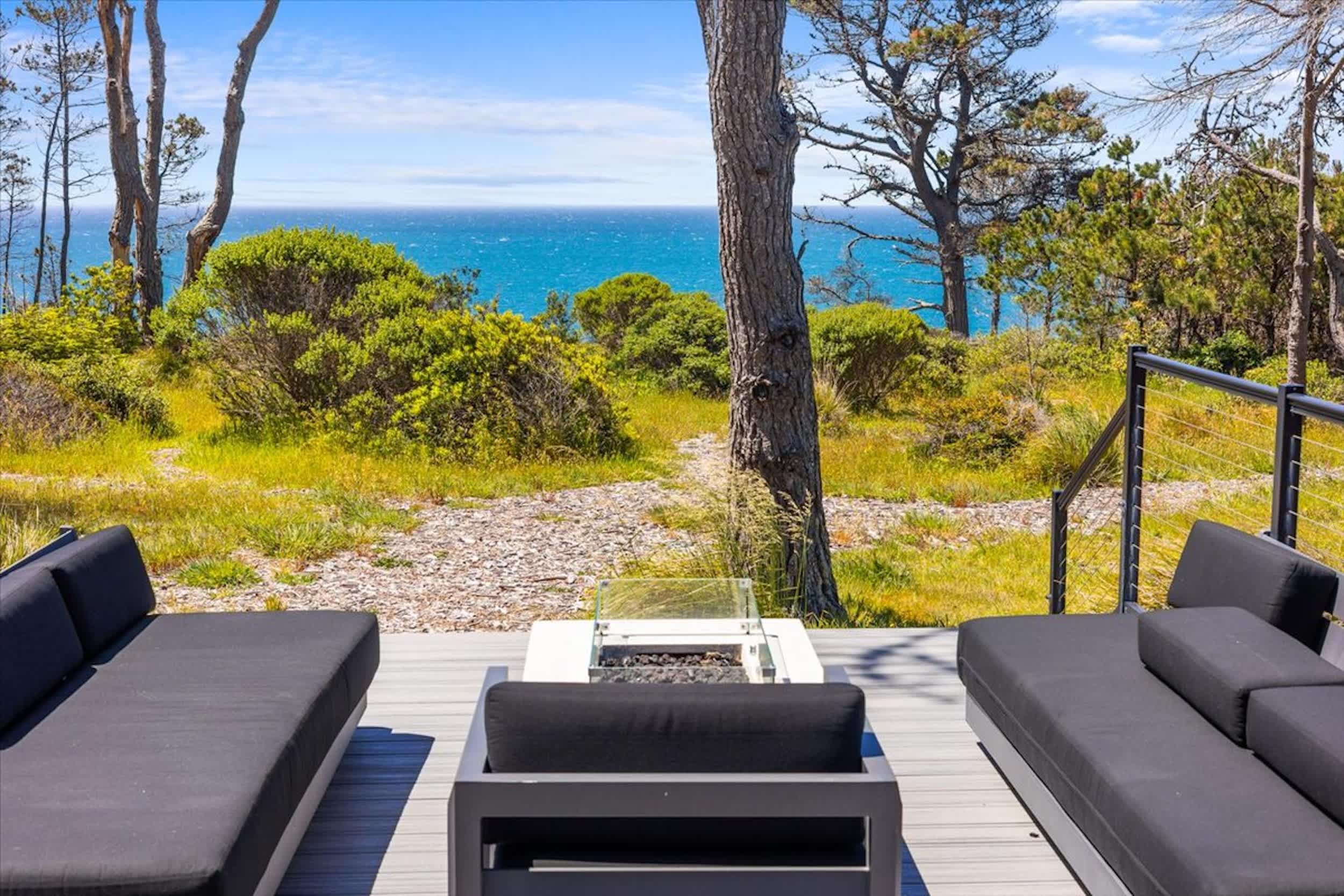 Ocean views & fireside cozy