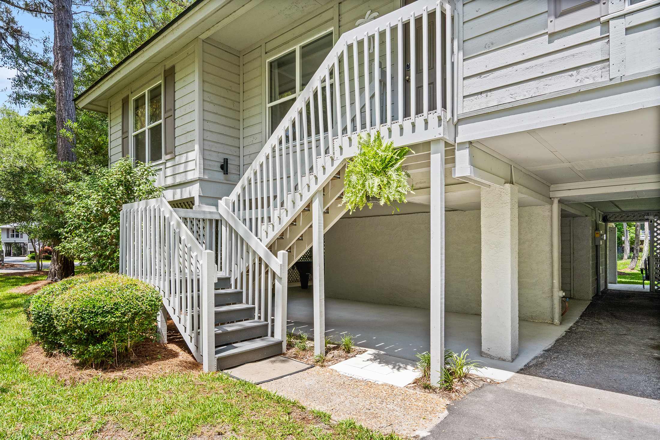 Elevated Island Living in the Heart of Shipyard | Photo 2