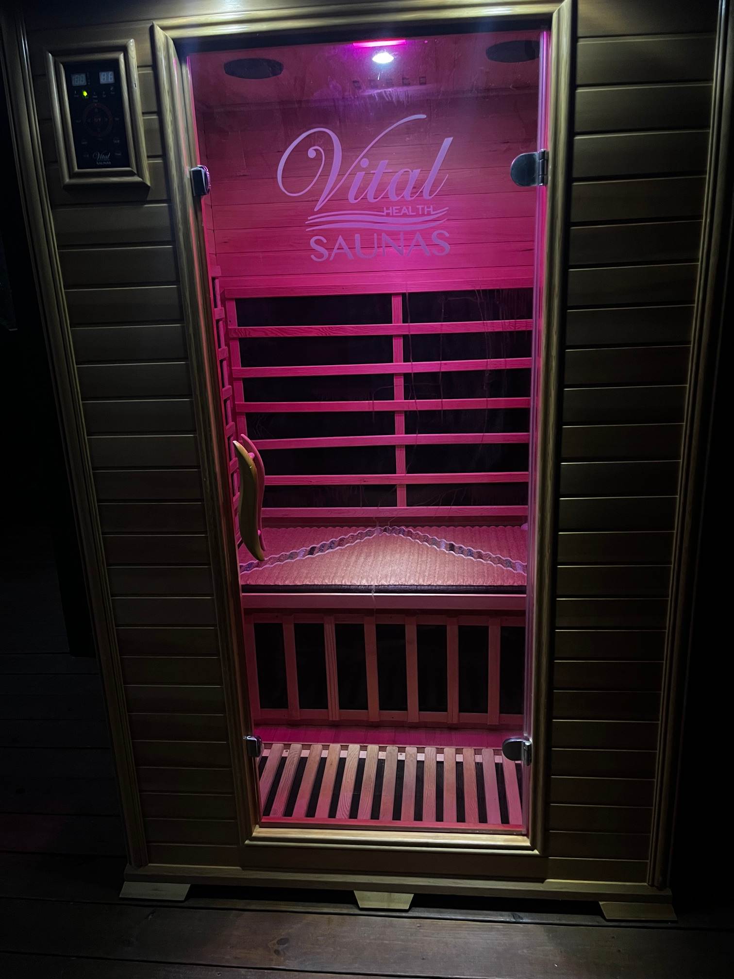 New! The Silo! Hot Tub, Sauna, Game Room, Swings!
