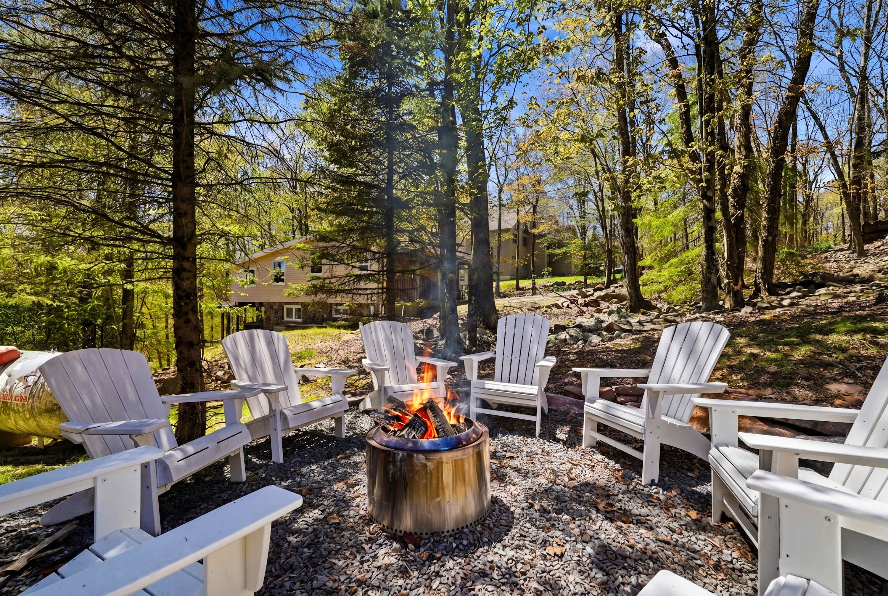 5BR Dog Friendly Poconos Cabin, Lakes, Hot Tub 5