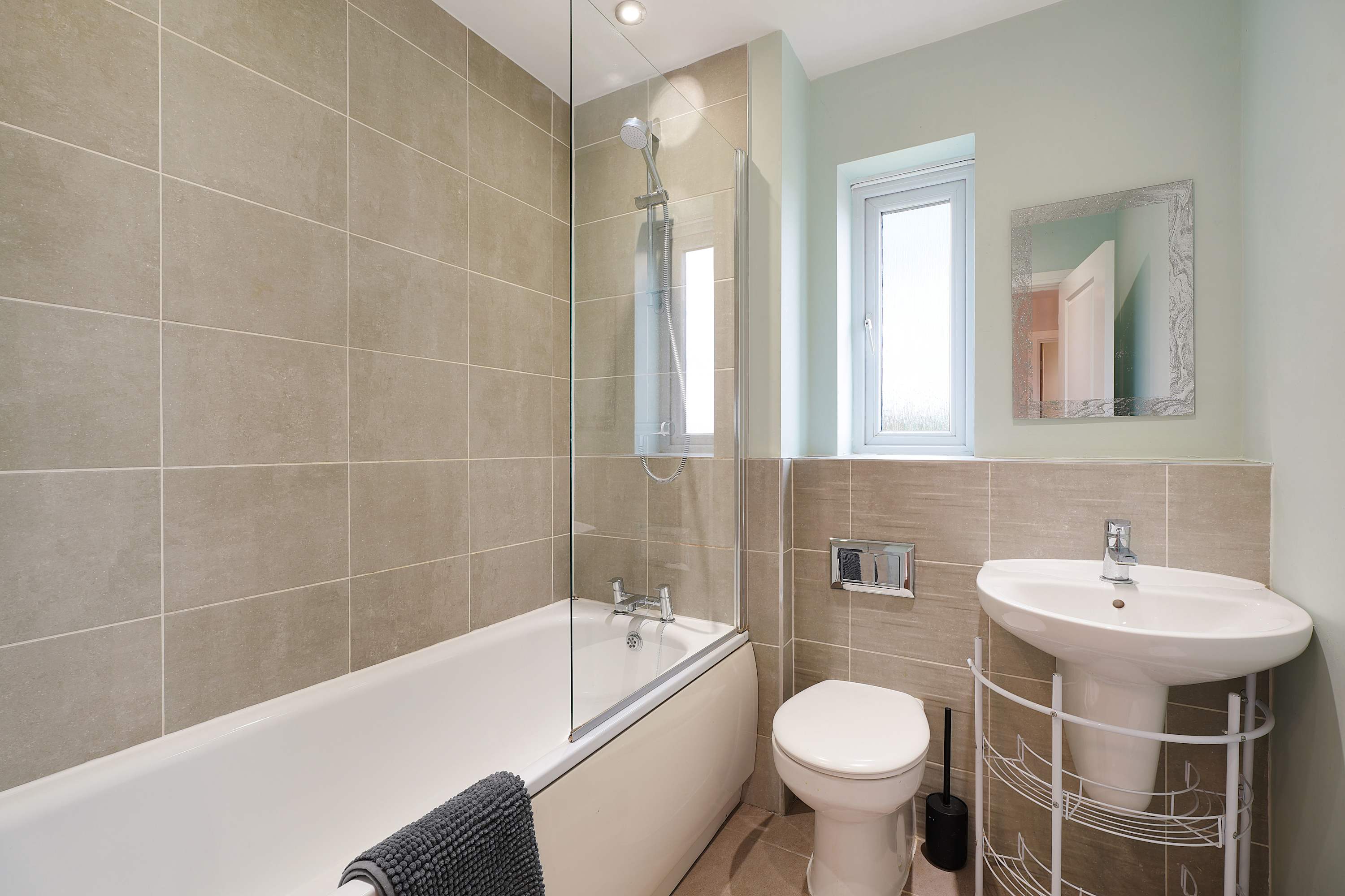 Folly Lodge | Peaceful Family Retreat with Scenic Views & Modern Comforts in 12 Folly Way S71 2SP - Property image 54 - VivreStays