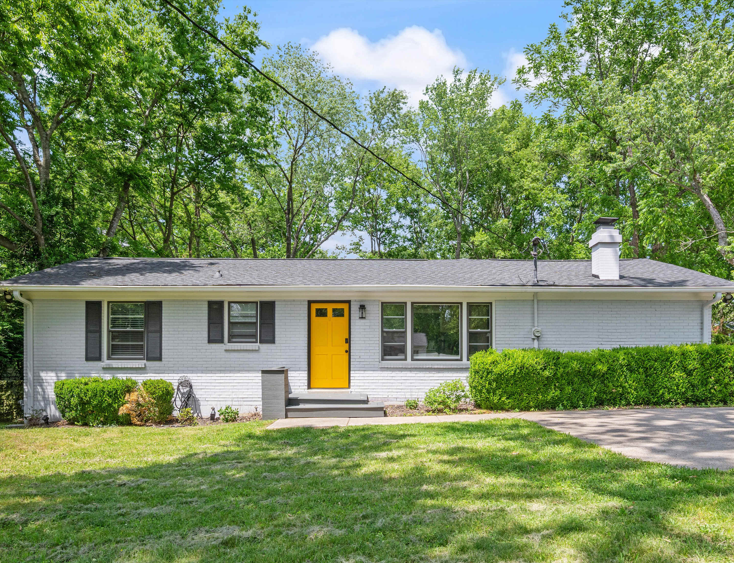The Yellow Door Home for 8 8