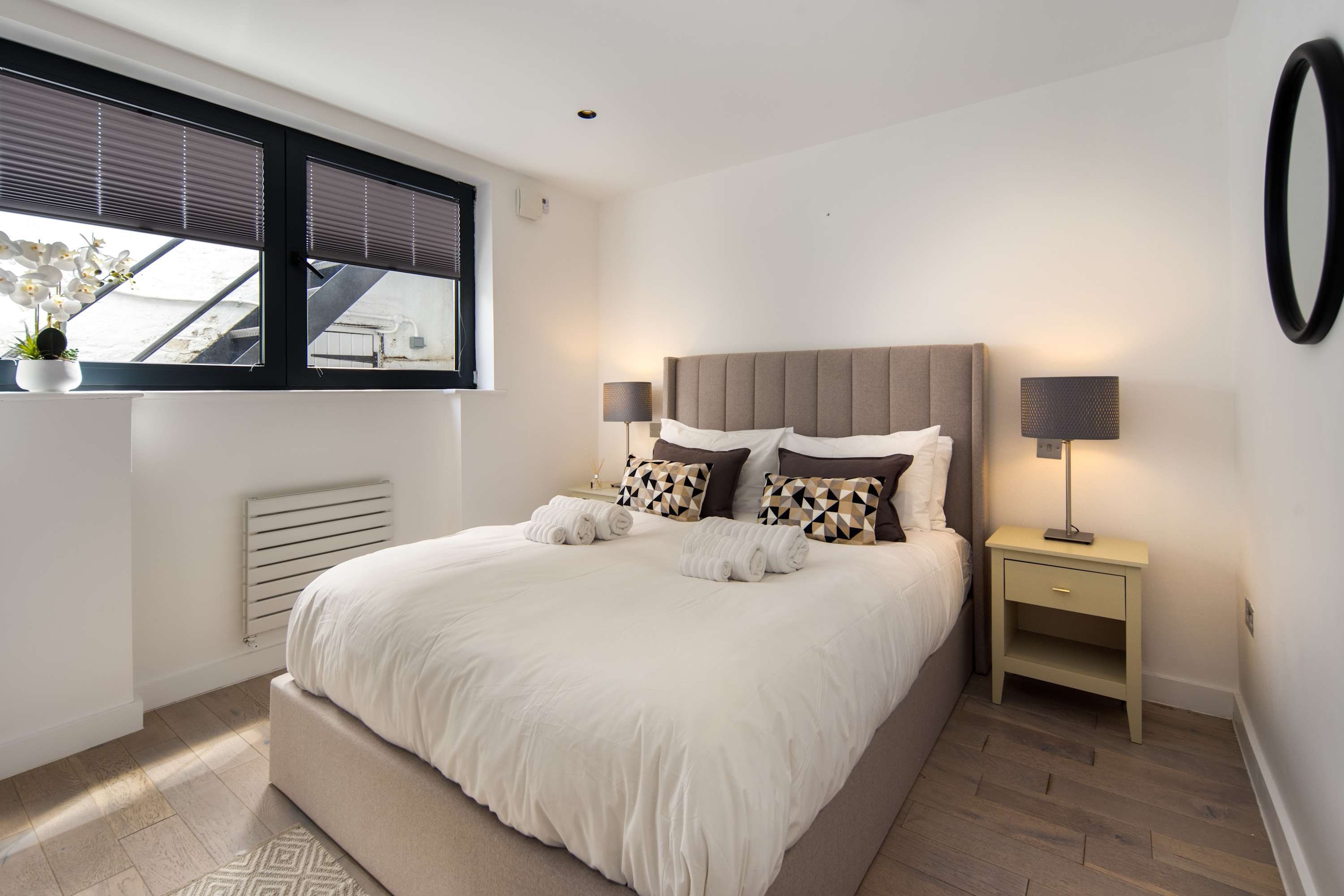1 Min Walk to Euston Station, Modern Apartment