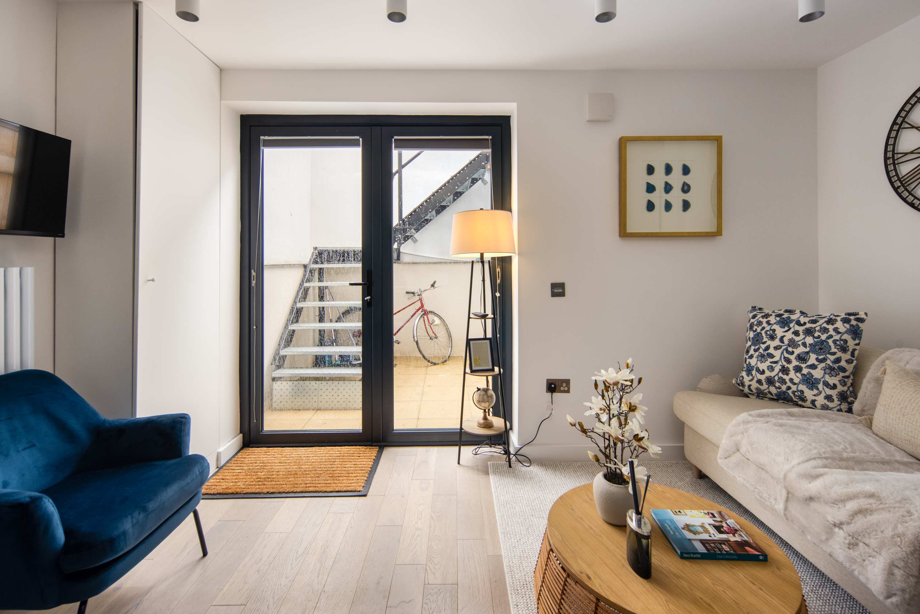 1 Min Walk to Euston Station, Modern Apartment