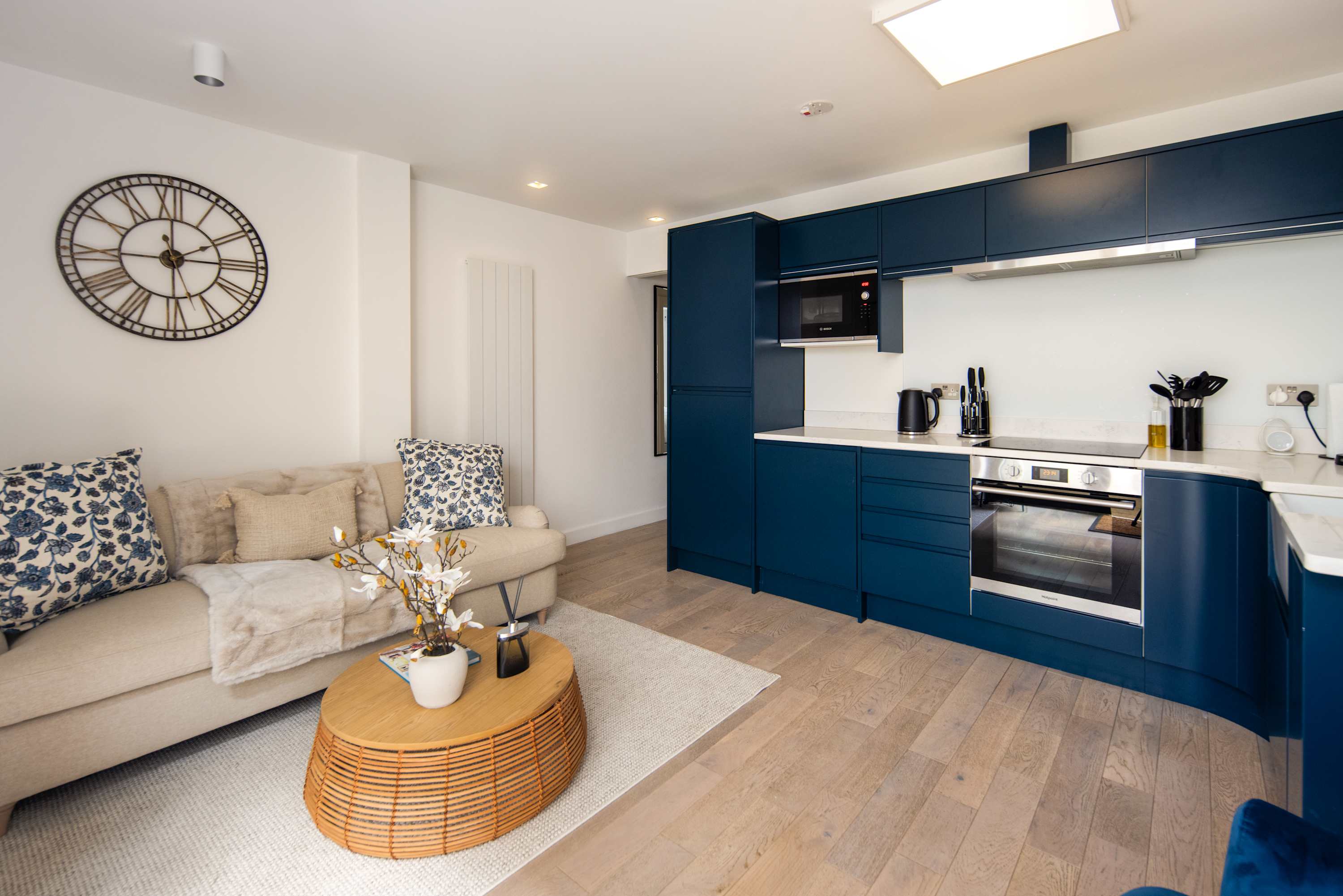 1 Min Walk to Euston Station, Modern Apartment