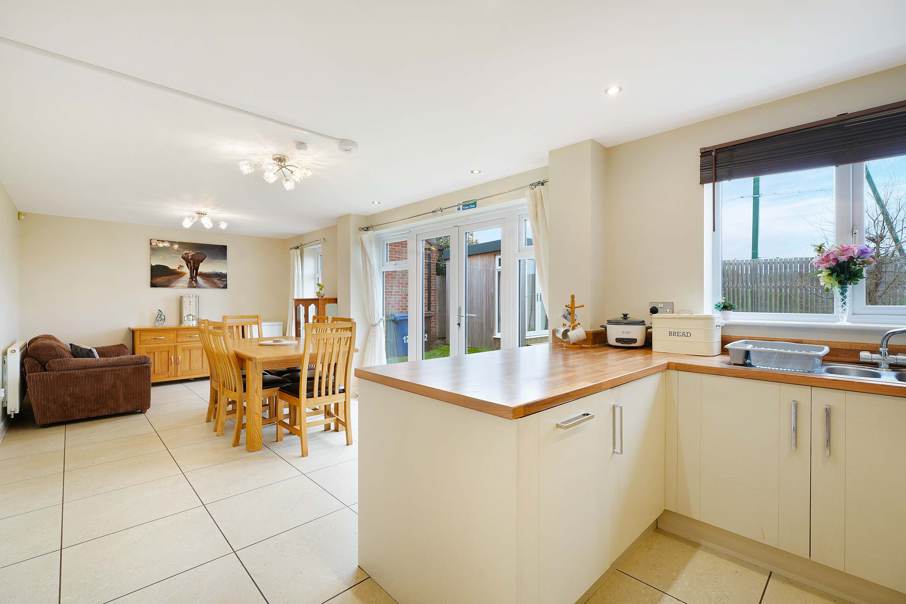 Folly Lodge | Peaceful Family Retreat with Scenic Views & Modern Comforts in 12 Folly Way S71 2SP - Property image 19 - VivreStays
