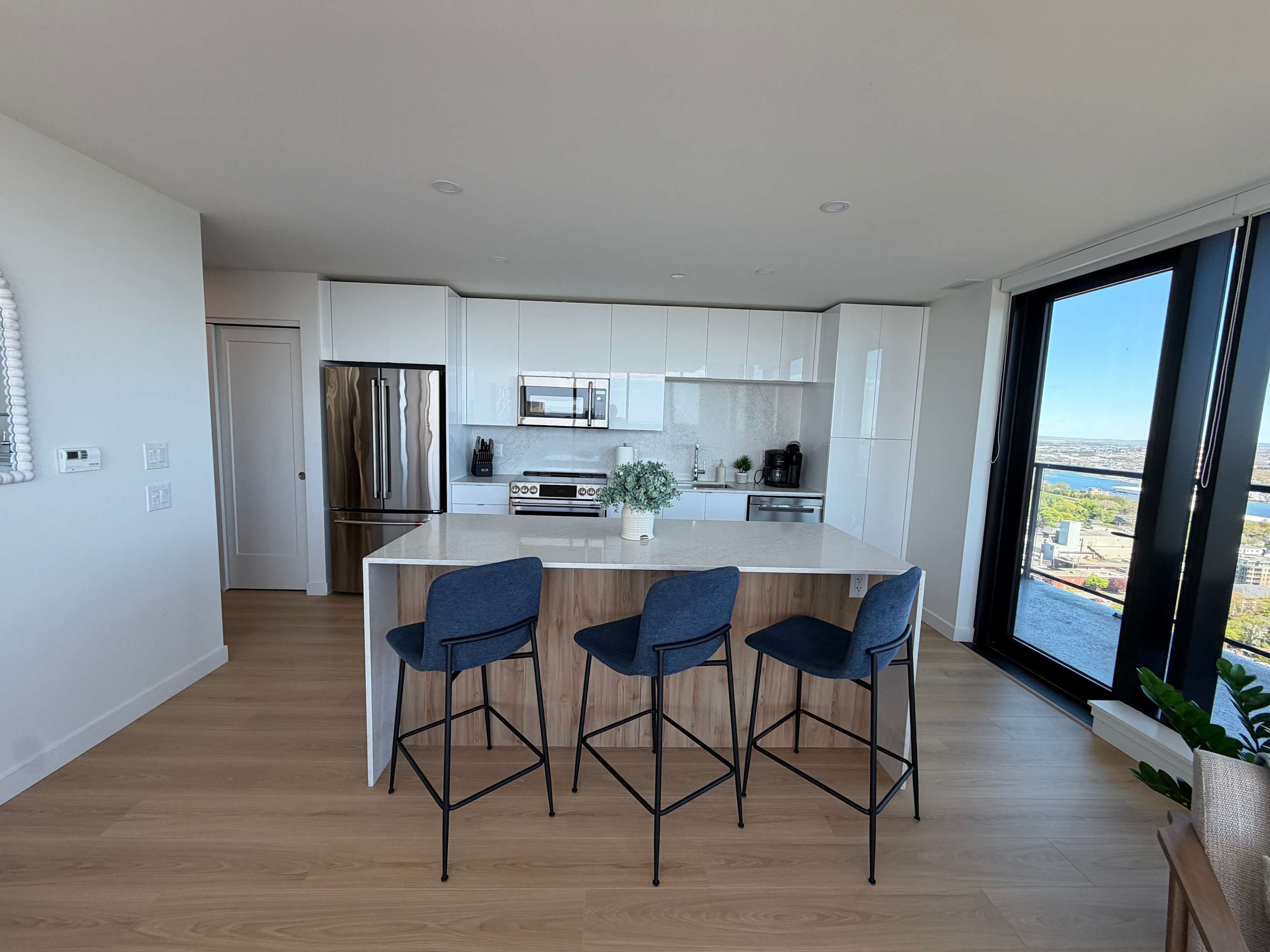 Luxury 2BR 2BA Penthouse with panoramic water view