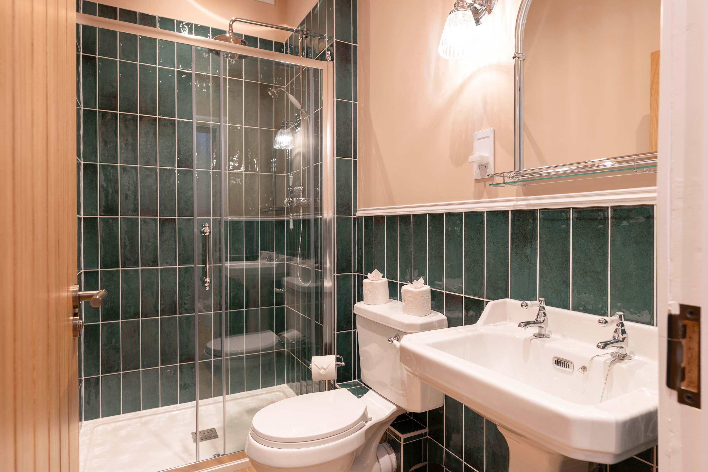 Stylish Apt Near Golf, Beach, Wi-Fi & Free Parking in High Street 86 EH32 0DG - Property image 17 - VivreStays