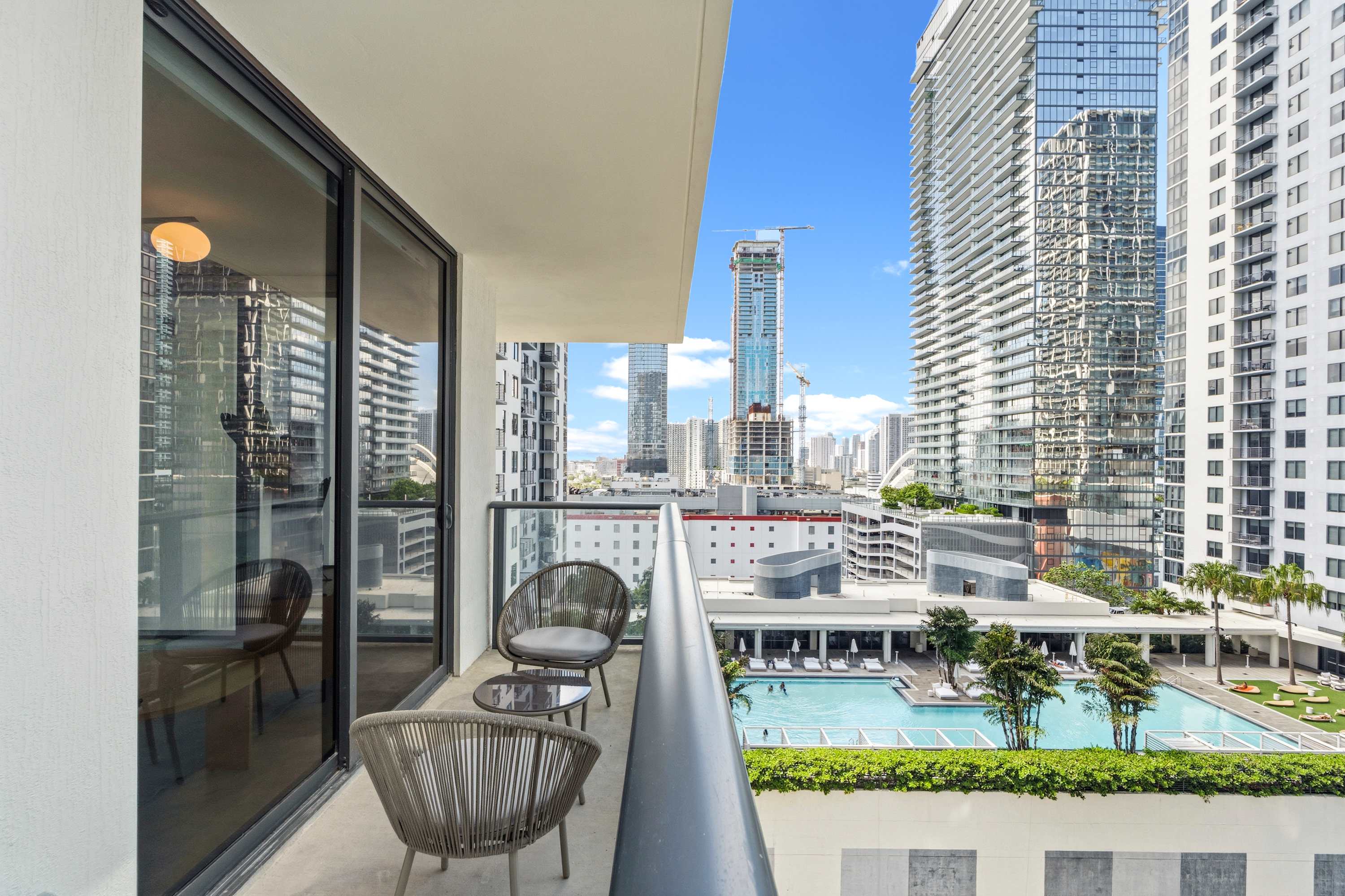 2BR | FIFA Fan Fest 15-Min Walk | Free Parking