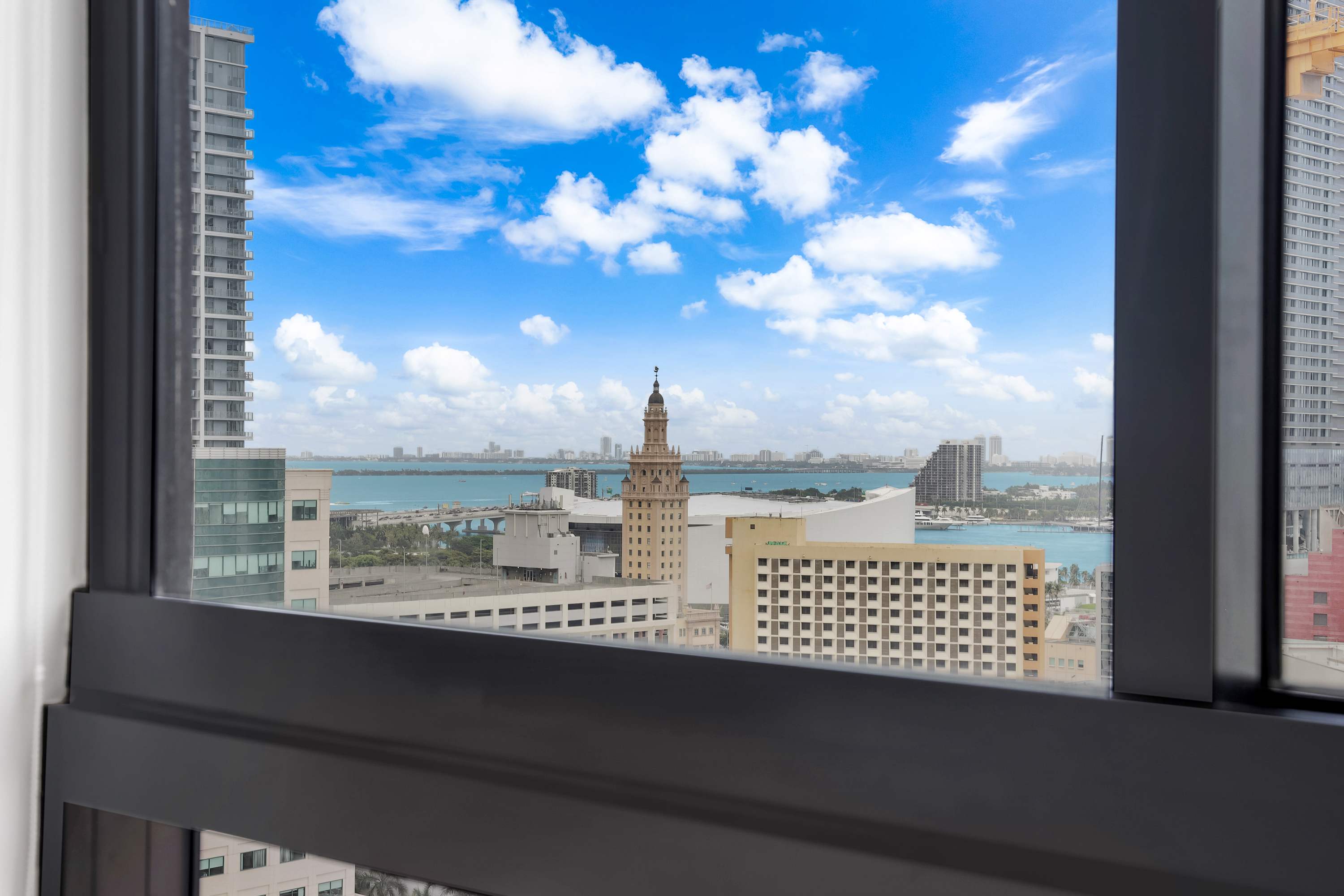 City View Condo - Steps from Bayfront Park