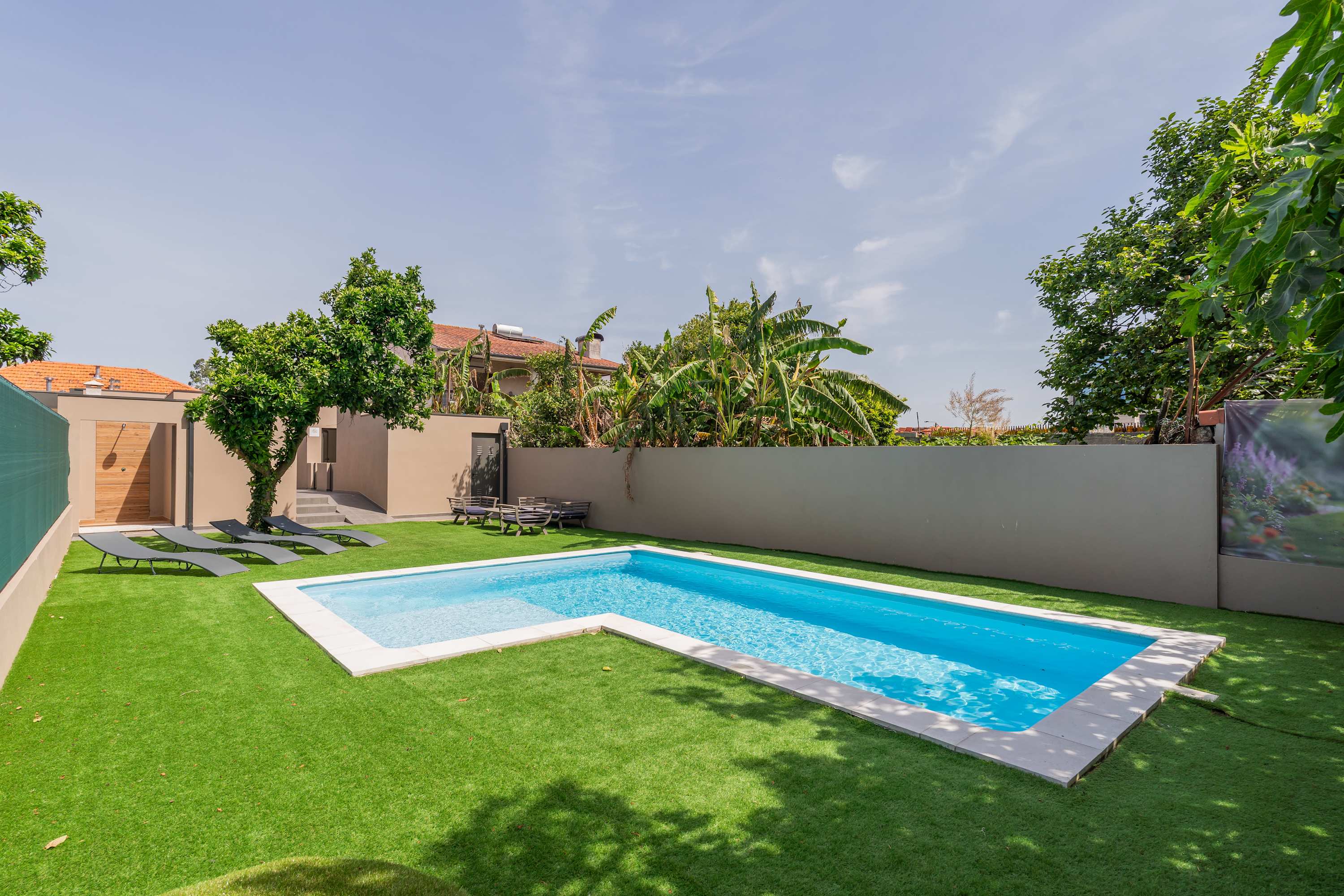 Cozy Studio with Pool Near Airport by HostWise