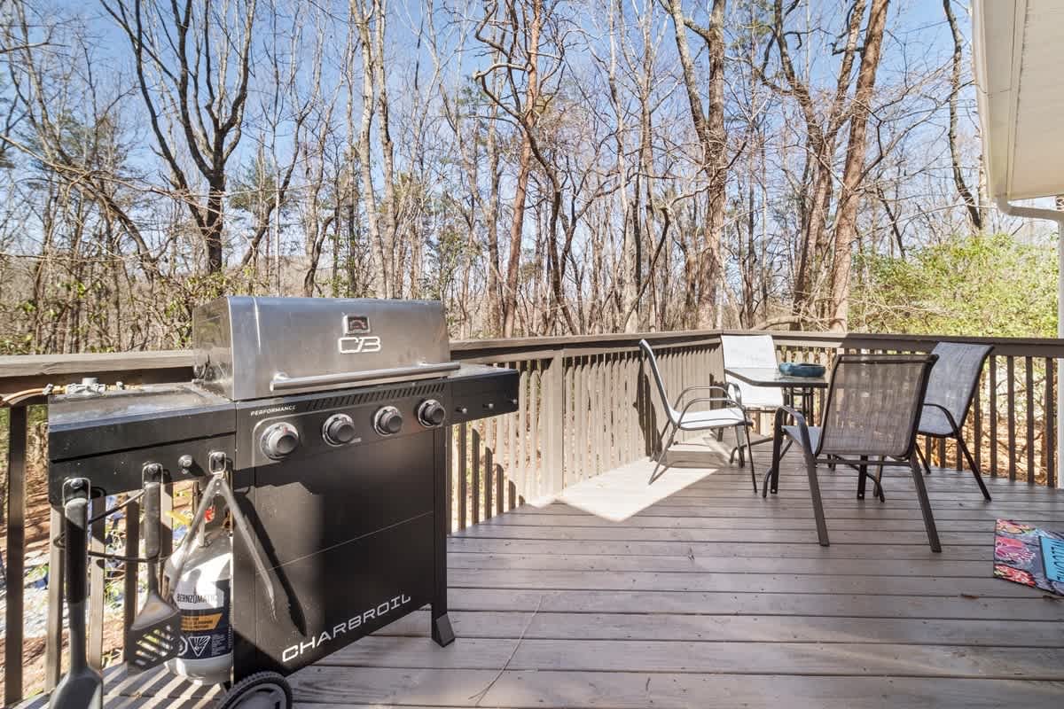 NEWLY RENOVATED COZY 2BR 1BA COTTAGE -NEW HOT TUB
