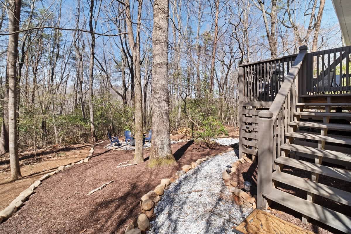 NEWLY RENOVATED COZY 2BR 1BA COTTAGE -NEW HOT TUB