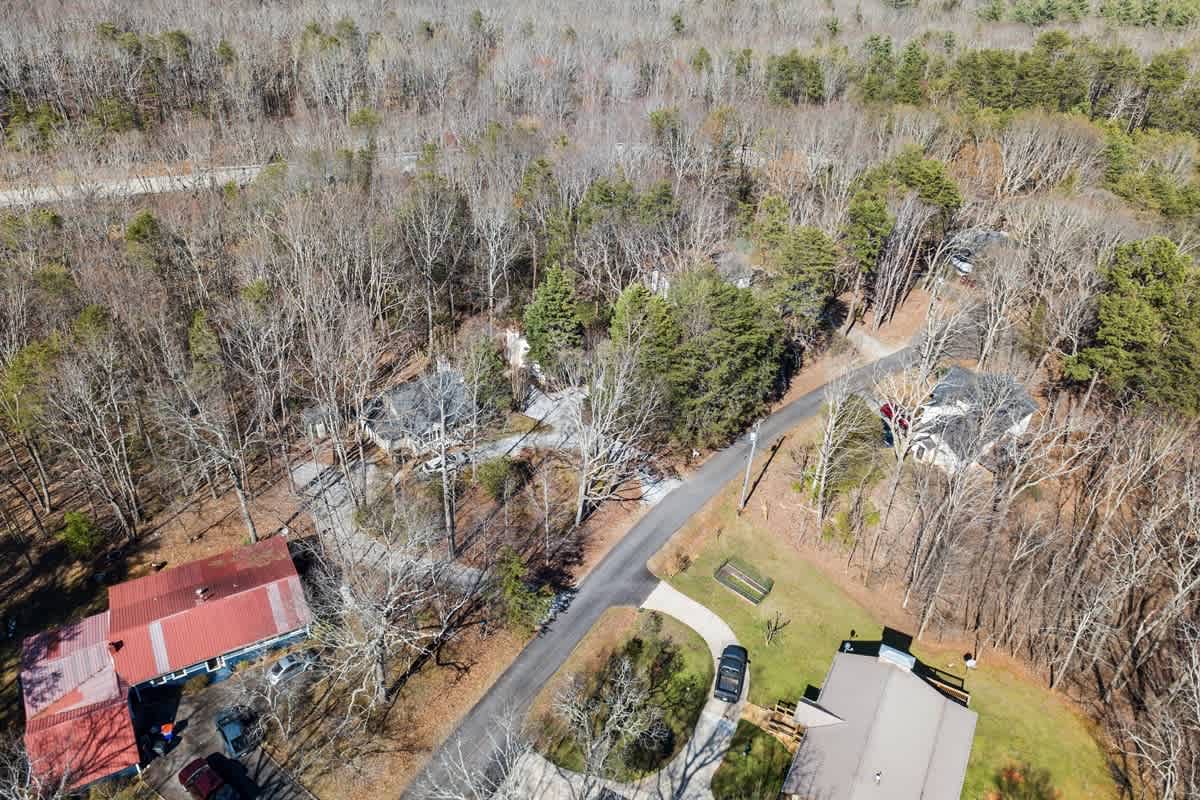 NEWLY RENOVATED COZY 2BR 1BA COTTAGE -NEW HOT TUB