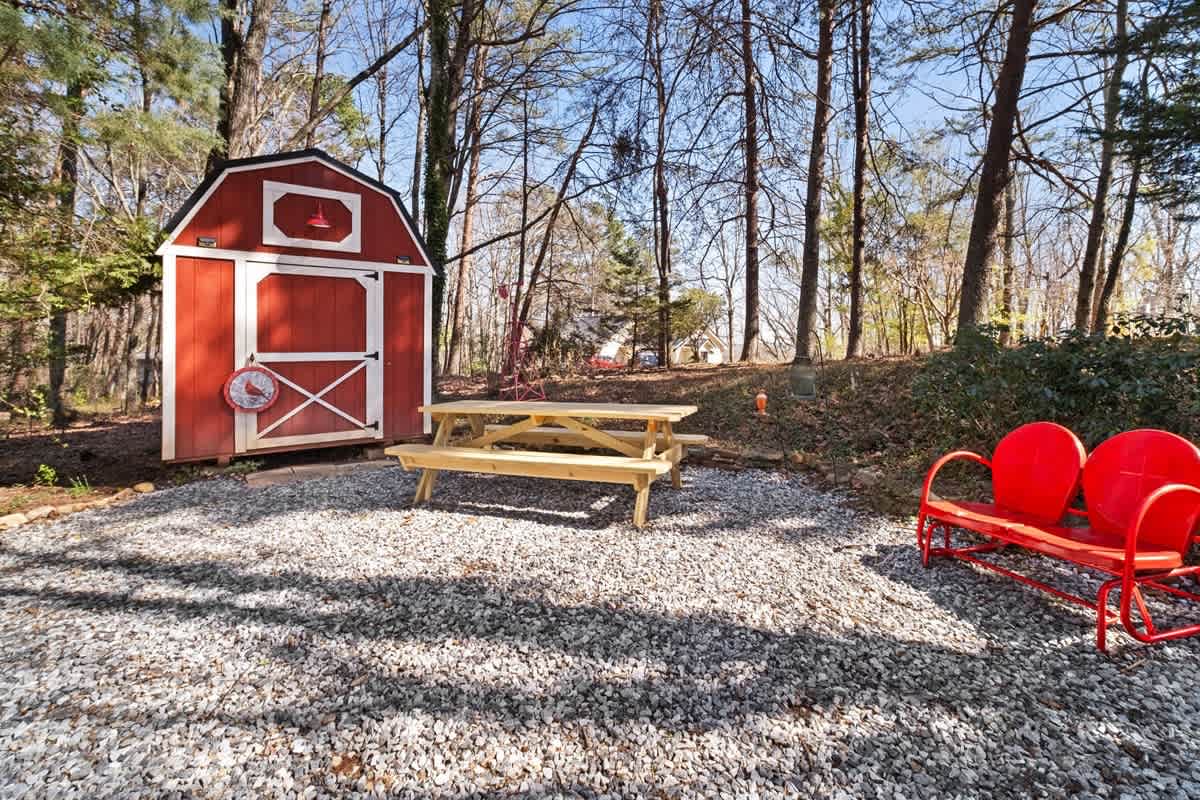 NEWLY RENOVATED COZY 2BR 1BA COTTAGE -NEW HOT TUB