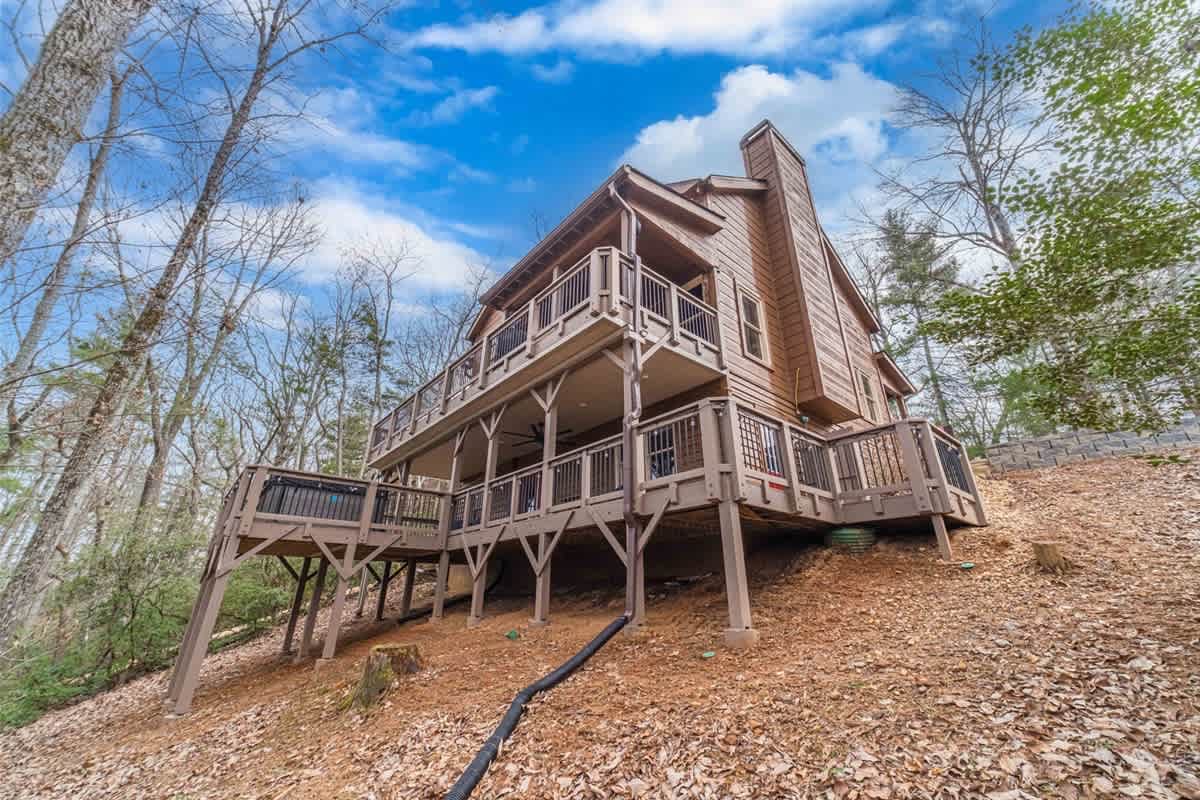 A BEAR HUG - 3 BR 3.5 BA LUXURY CABIN W/ GAME ROOM