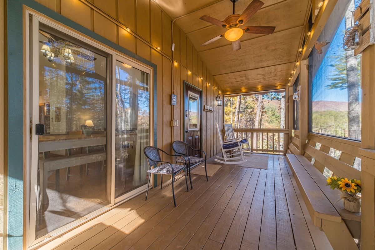 WANDERLUST - CHARMING MOUNTAIN CABIN W/ HOT TUB