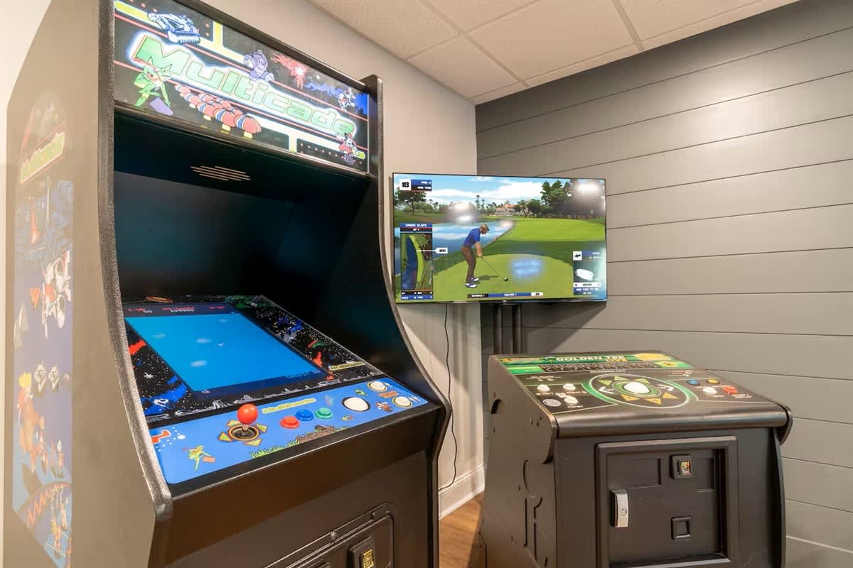 GOLDEN TEE HAUS - HOT TUB•POOL TABLE•PORCH