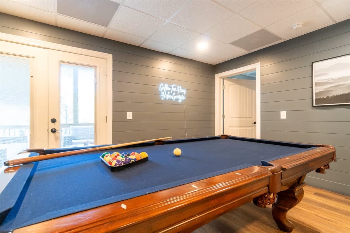 GOLDEN TEE HAUS - HOT TUB•POOL TABLE•PORCH