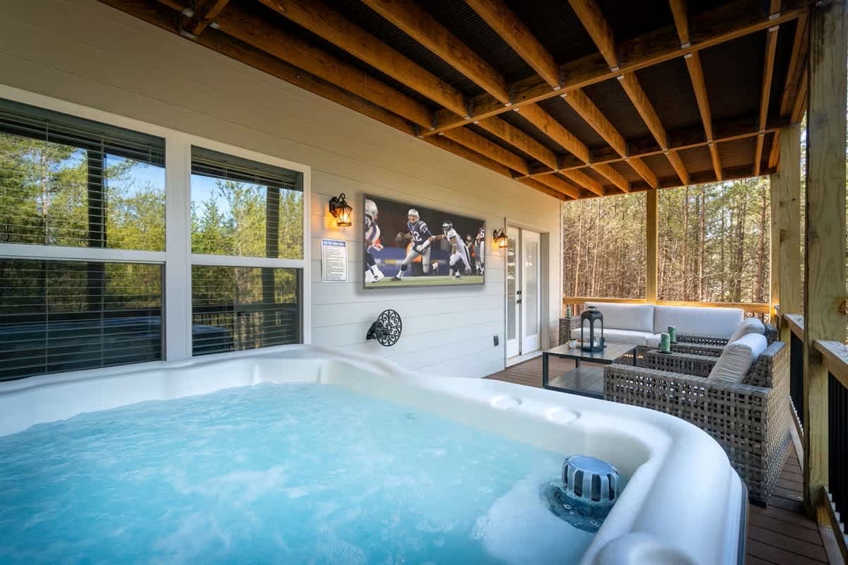 GOLDEN TEE HAUS - HOT TUB•POOL TABLE•PORCH