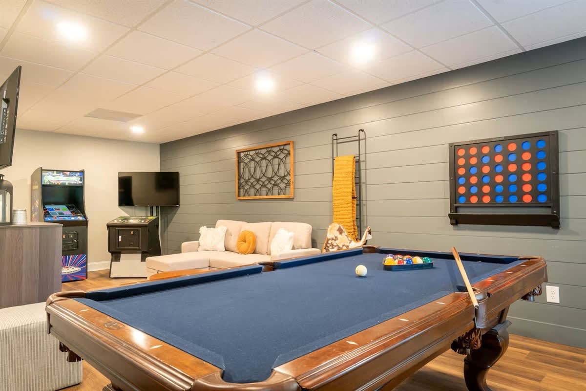 GOLDEN TEE HAUS - HOT TUB•POOL TABLE•PORCH