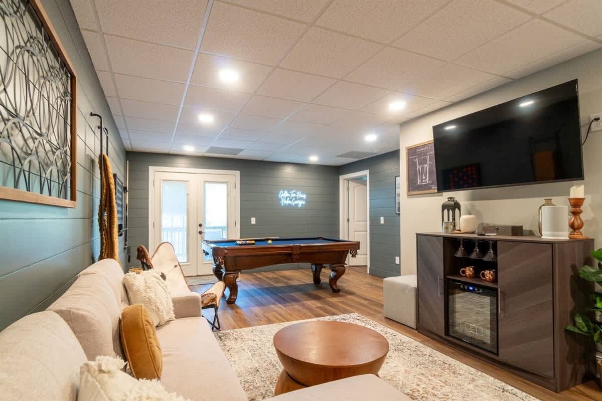 GOLDEN TEE HAUS - HOT TUB•POOL TABLE•PORCH