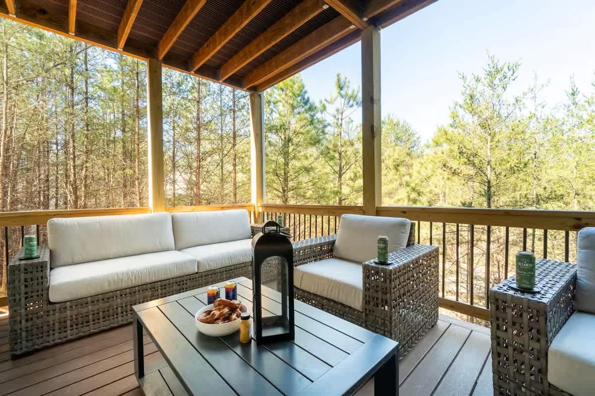 GOLDEN TEE HAUS - HOT TUB•POOL TABLE•PORCH